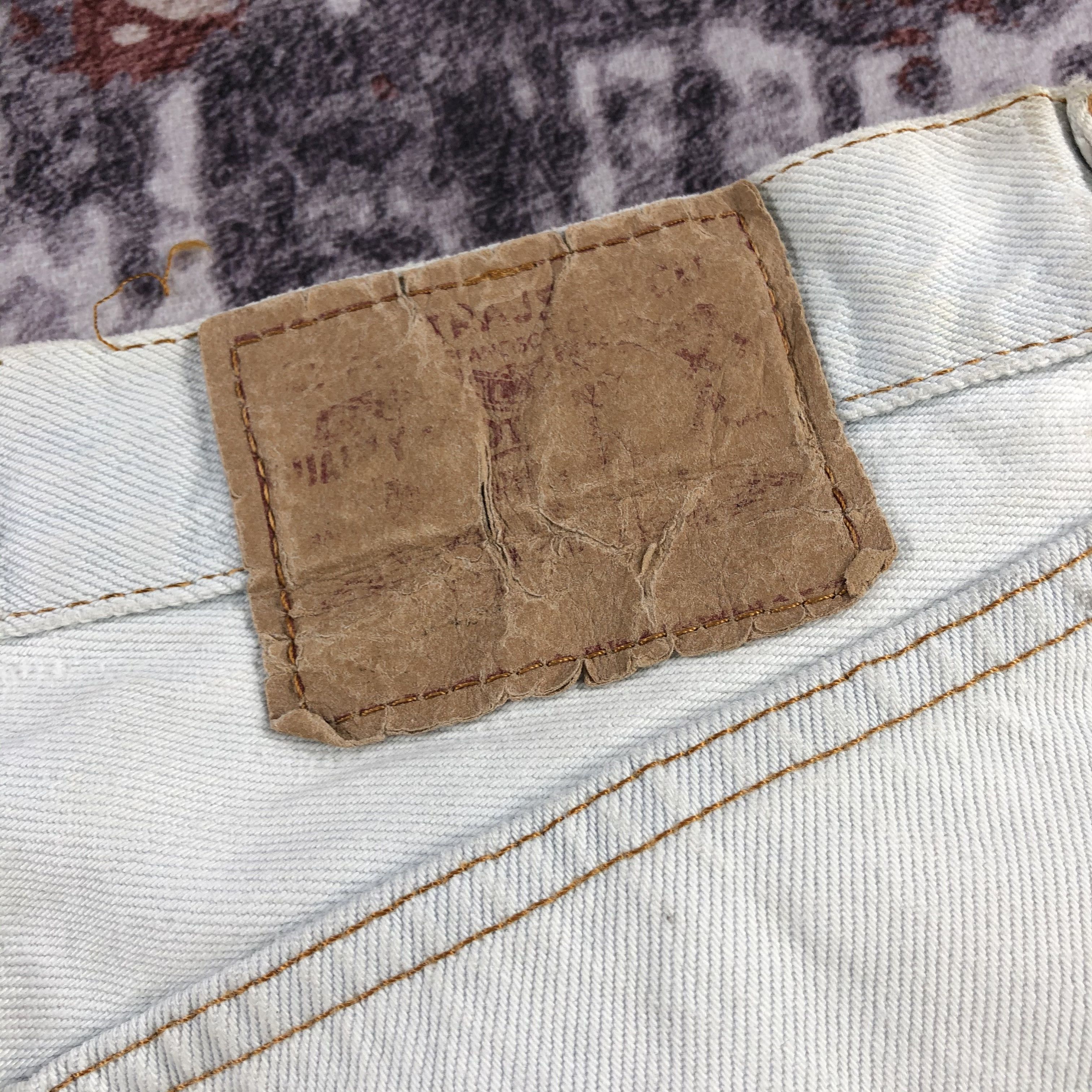 Levi's × Vintage Vintage 90s Light Wash Levis 501 Jeans-JM2525 Size US 32 / EU 48 - 8 Thumbnail