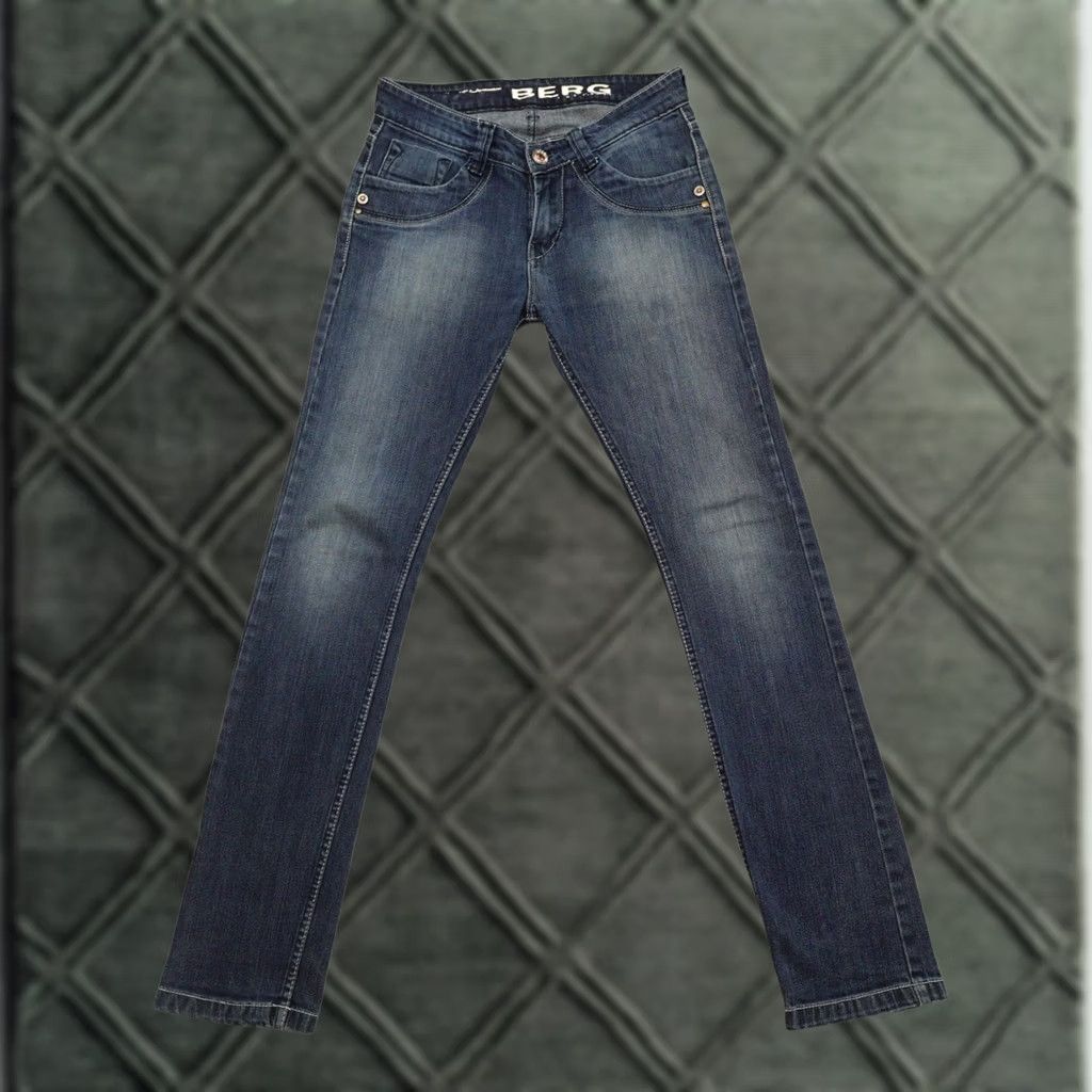 Vintage VINTAGE Iceberg Jeans Women's 32 (32X32) Straight Dark Wash Blue Denim Y2K Jeans Women Straight 32 Blue Embroidered Pockets Size 24" / US 00 / IT 34 - 1 Thumbnail