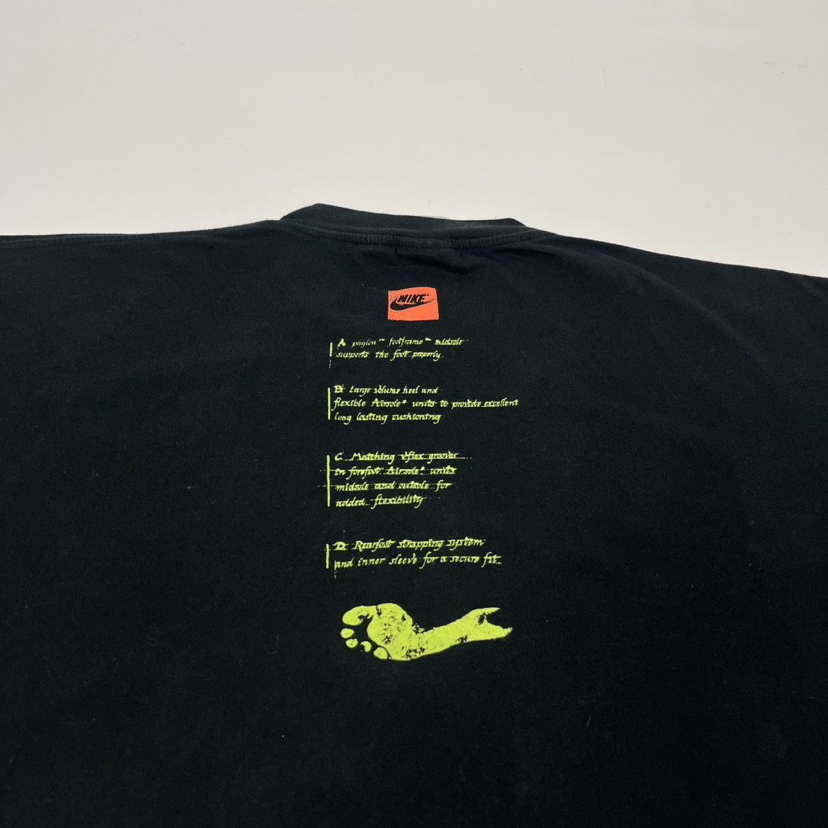 Nike Vintage Nike Tee 90s footprint Rare Size US XXL / EU 58 / 5 - 10 Thumbnail