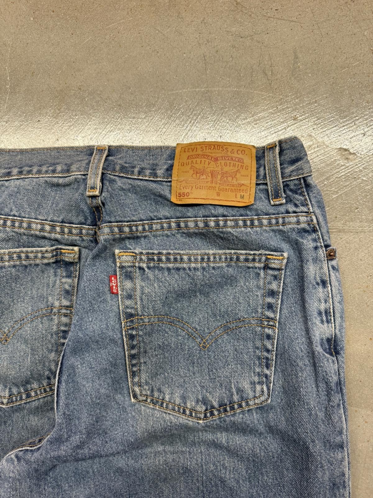Levi's Vintage 90s Levis 550 Relaxed Fit Faded Jeans USA made 30x31 Size US 30 / EU 46 - 5 Thumbnail