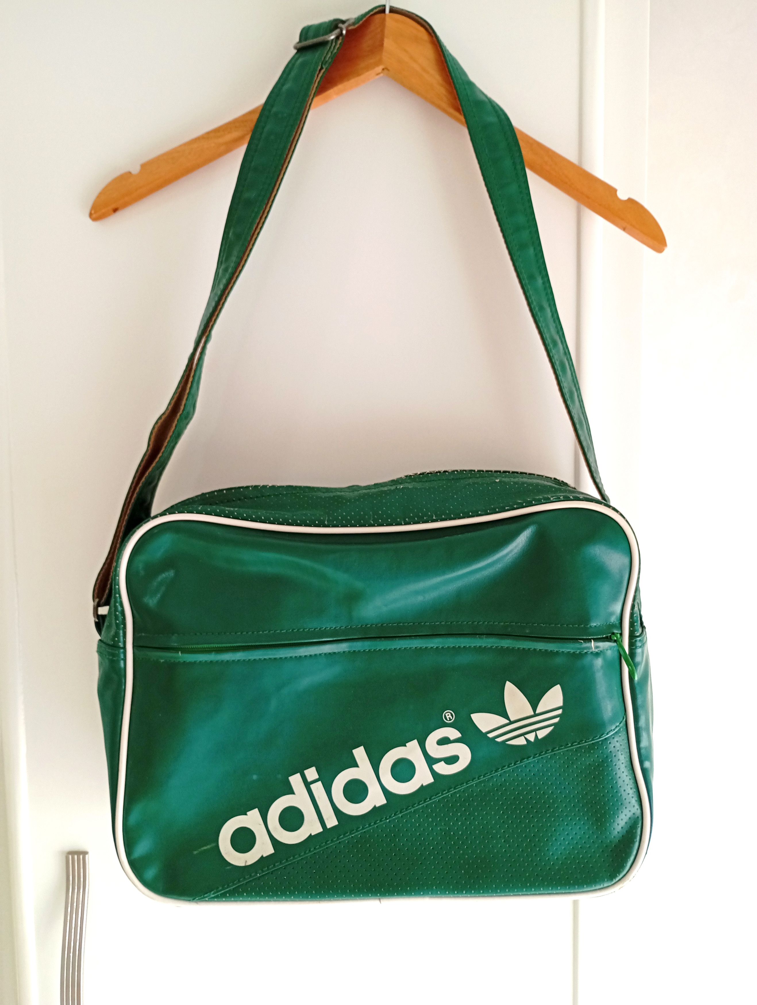 バッグ Vintage 80s adidas sling bag messenger Vintage 80s adidas sling bag messenger