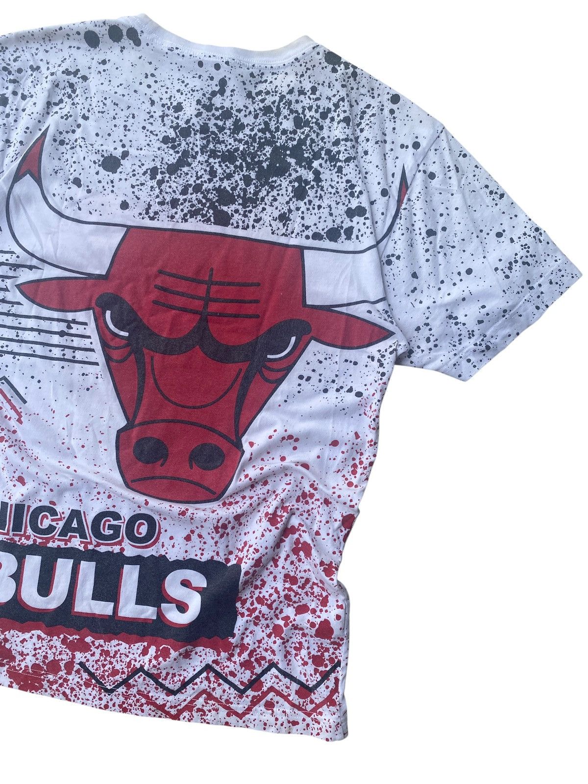 Vintage Mitchell & Ness Chicago Bulls Big Logo All Over Print Tee Size US M / EU 48-50 / 2 - 8 Thumbnail