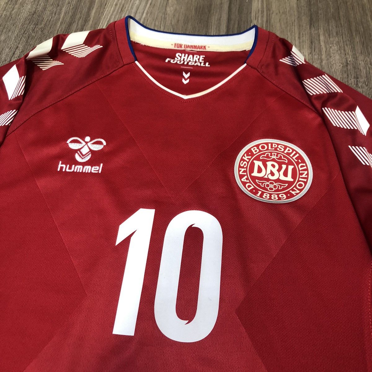 Hummel Denmark World Cup 2018 home shirt #10 Eriksen Size US S / EU 44-46 / 1 - 3 Thumbnail