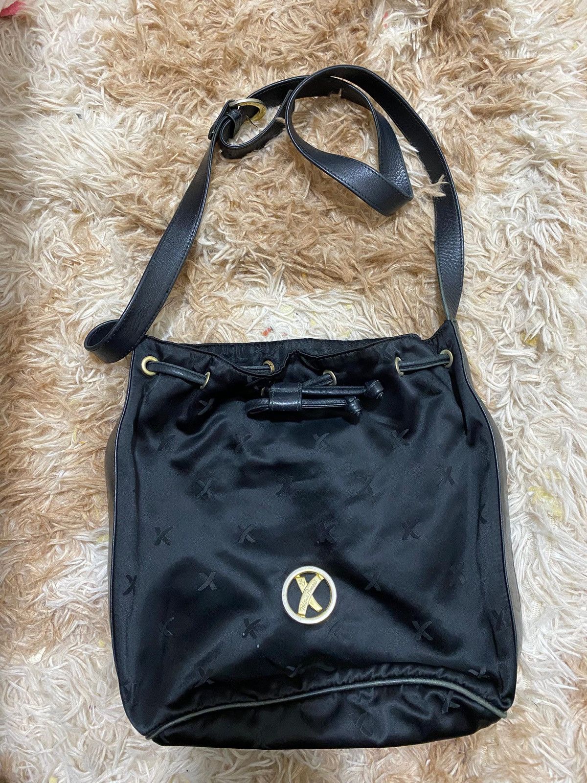 Paloma Picasso ➡️ Vintage Paloma Picasso Bucket Bag – Made in Italy – Size ONE SIZE - 1 Thumbnail