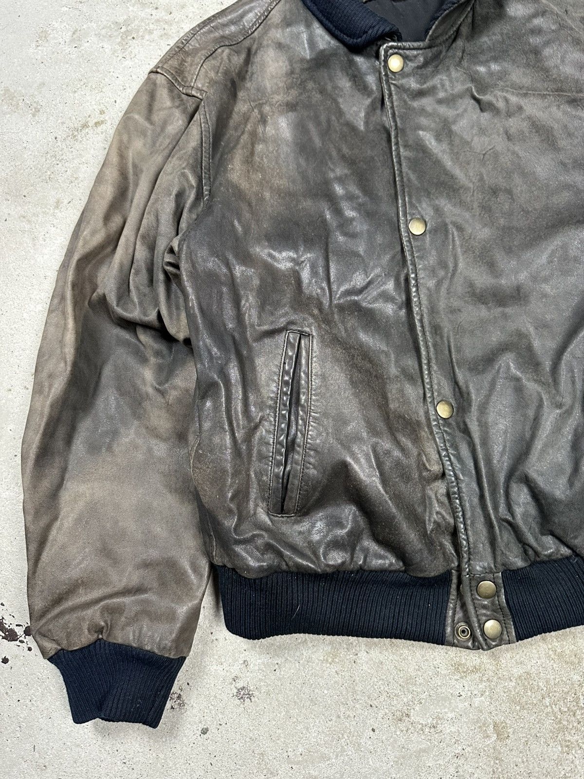 Other Vintage 90s Black Distressed Leather Bomber Jacket Army Size US XL / EU 56 / 4 - 6 Thumbnail