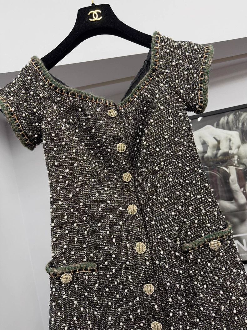 Chanel Chanel Women's Castle Black Gold Full Pearl One-shoulder D Size XS / US 0-2 / IT 36-38 - 2 Thumbnail