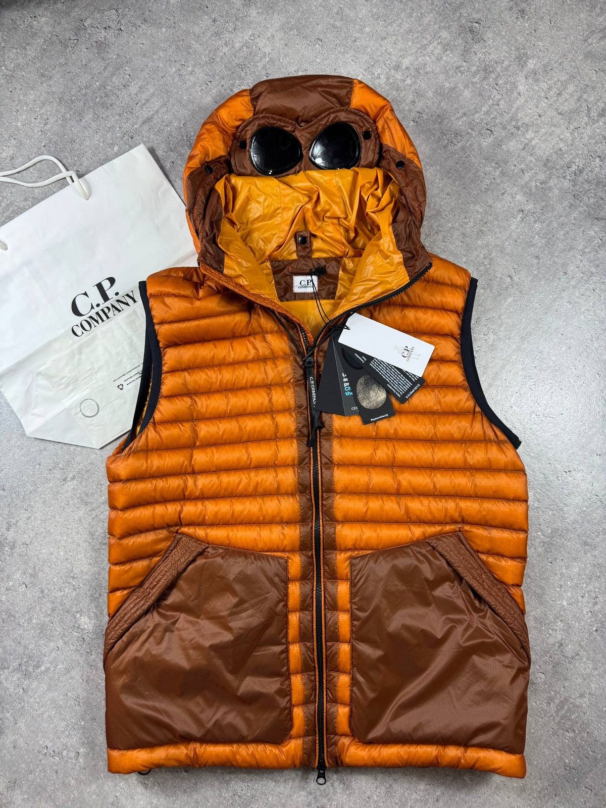 C.P. Company C.P. Company DD Shell Goggle Down Vest Desert Sun Size US M / EU 48-50 / 2 - 2 Thumbnail