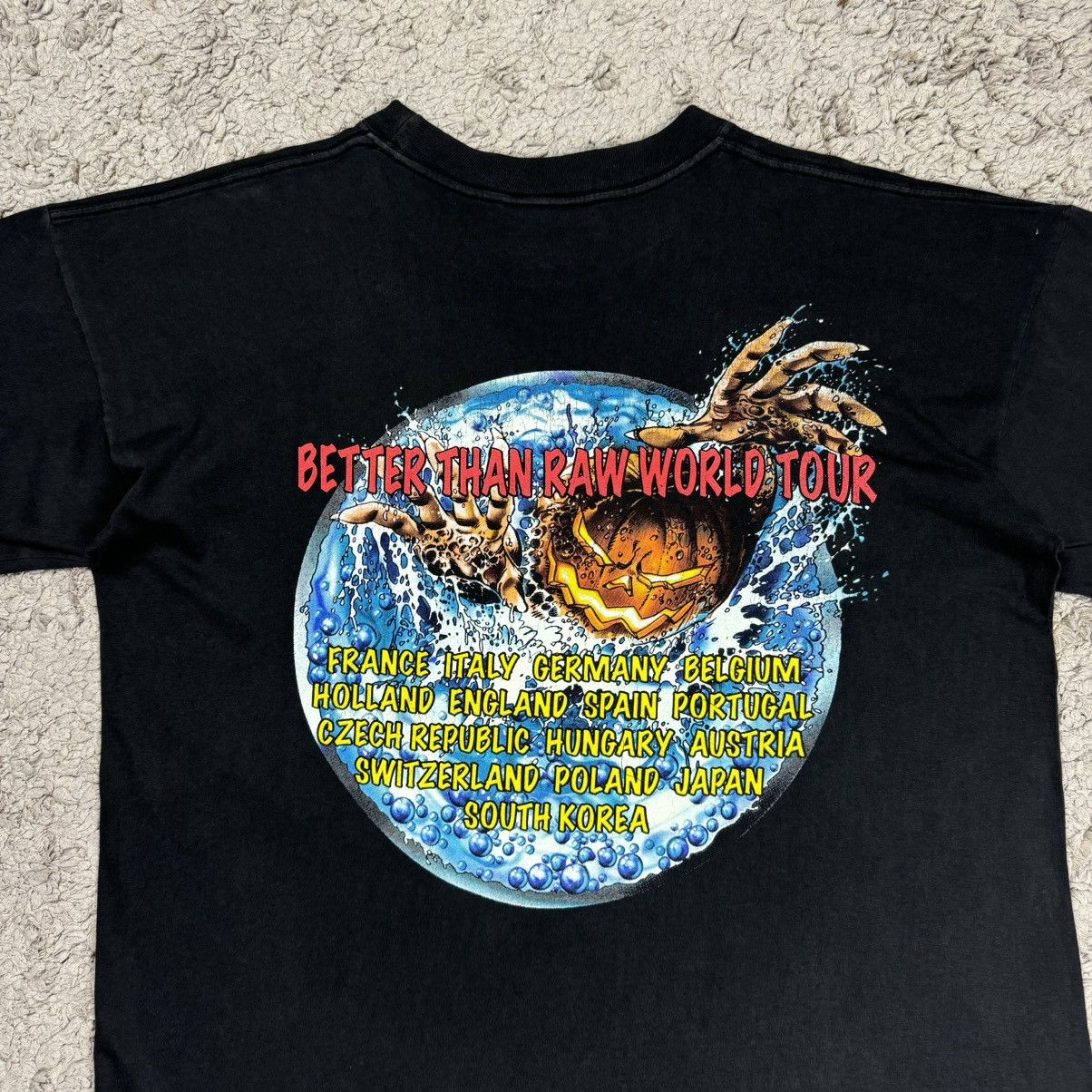 Band Tees Vintage Helloween Rare Graphic T-shirt Size US L / EU 52-54 / 3 - 10 Thumbnail