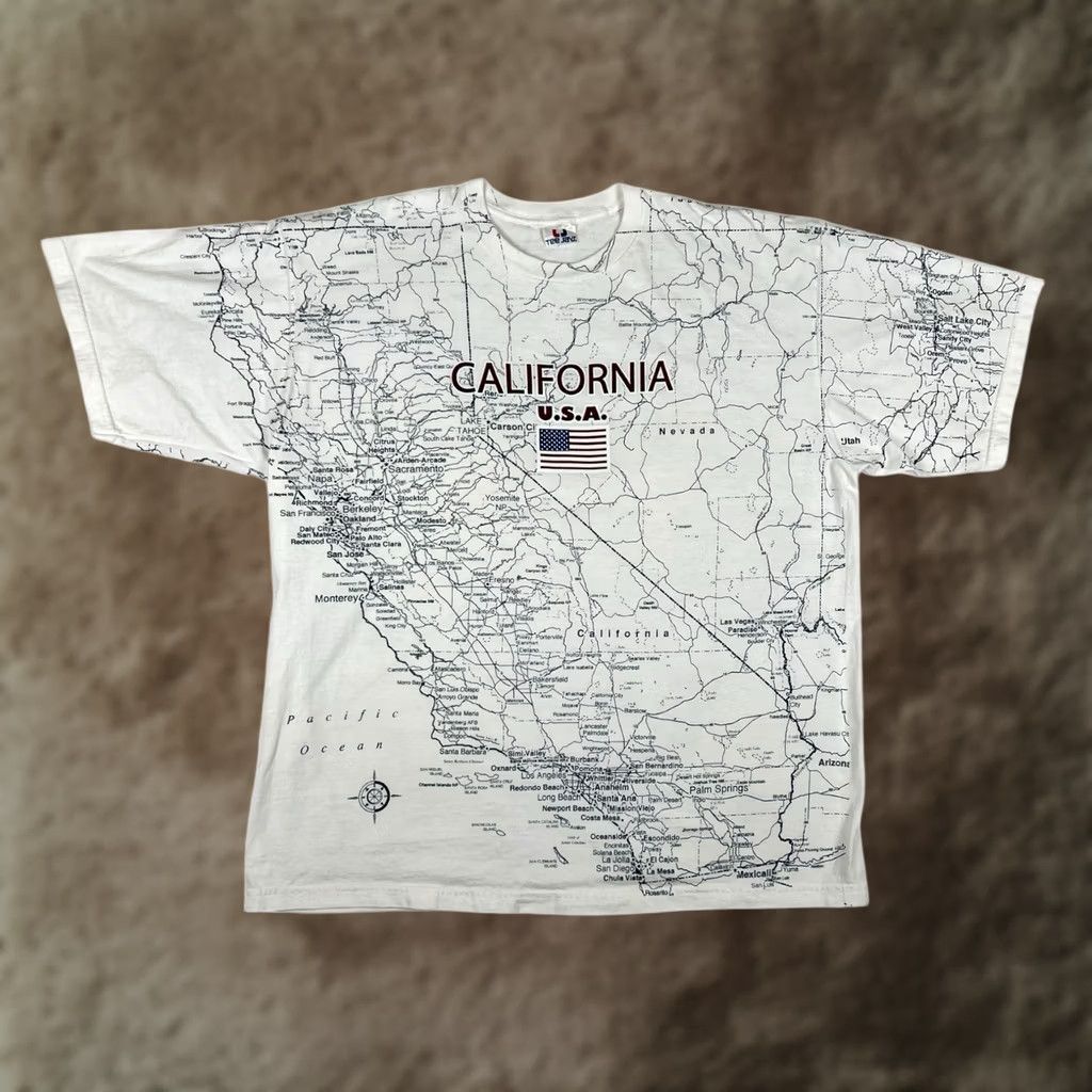 TEE JAYS VINTAGE Tee Jays California Map All Over Print T-Shirt 2XL White Men Short Sleeve 90s AOP 90s California Art Mens Size US XXL / EU 58 / 5 - 1 Thumbnail