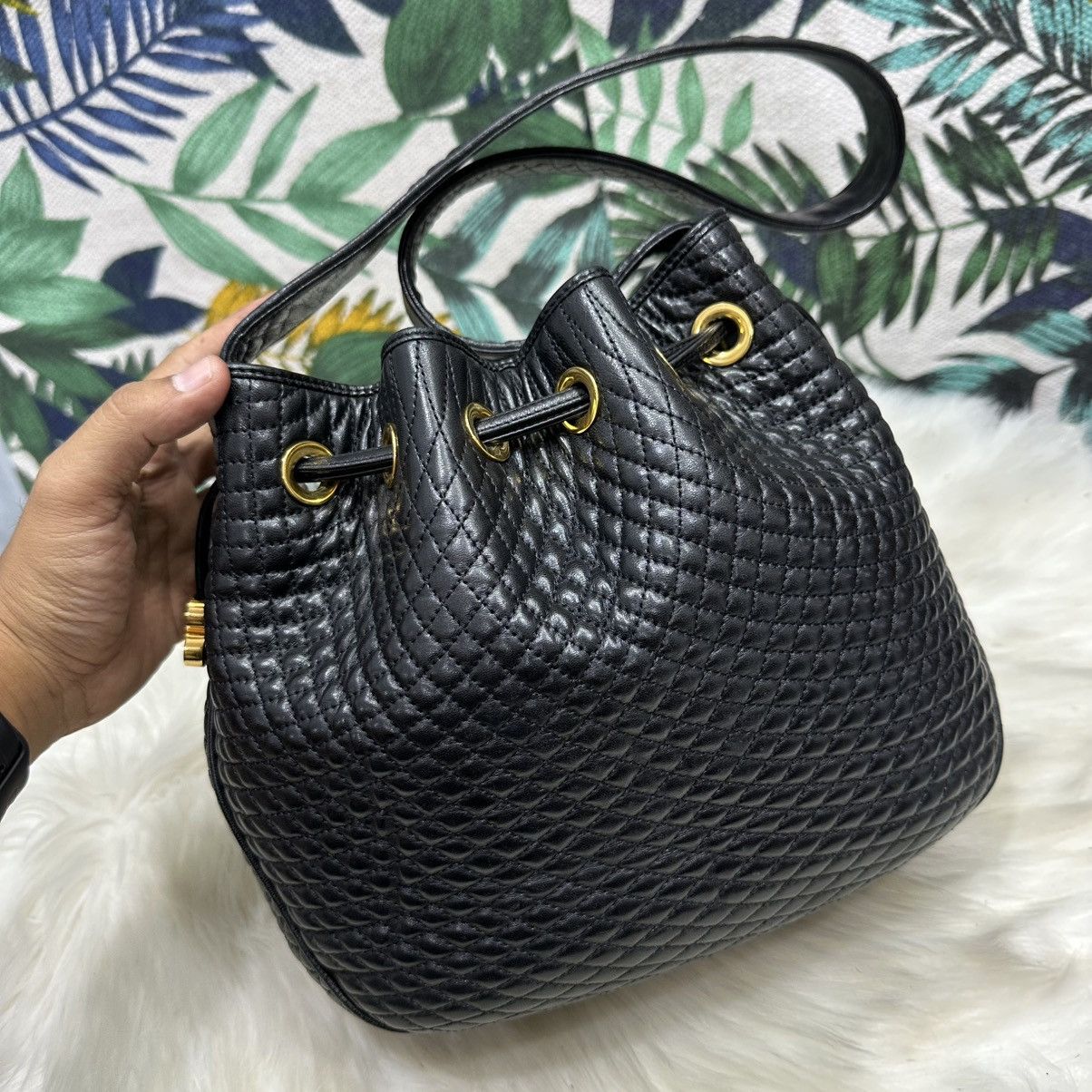 Bally Authentic BALLY Vtg. Bucket Drawstring Lambskin Shoulder Bag Size ONE SIZE - 2 Thumbnail