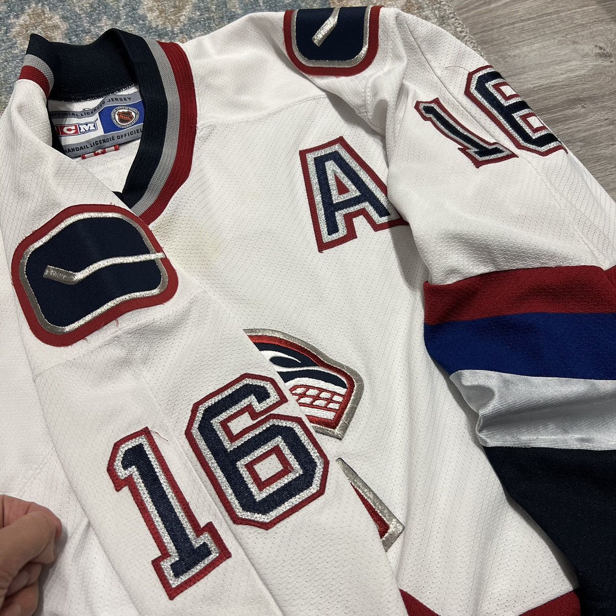 Ccm Vintage Vancouver Canucks hockey jersey Trevor linden Size US XL / EU 56 / 4 - 11 Thumbnail