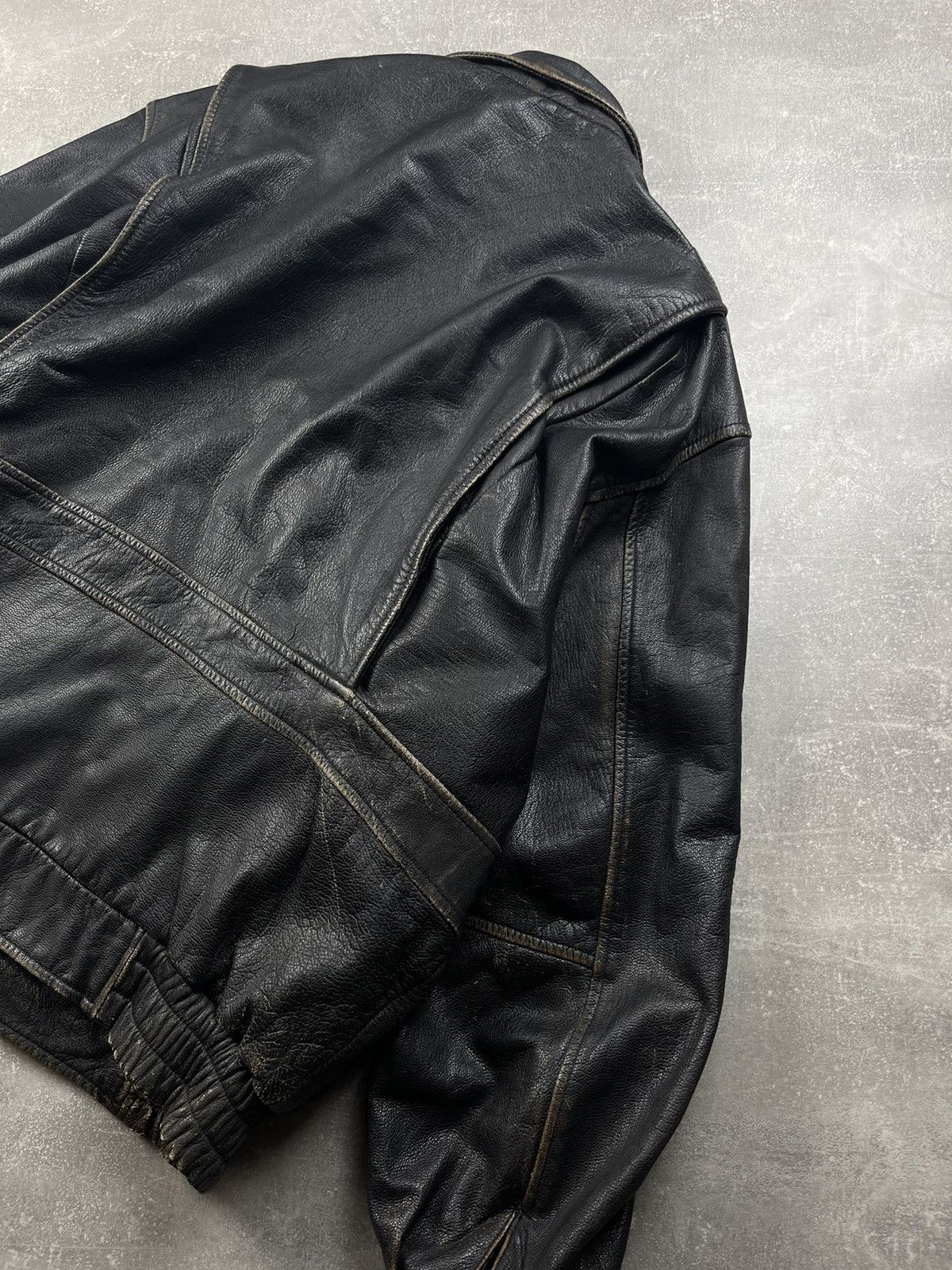 Vintage Vintage Leather A2 Flight Zip Avant Garde USA Bomber Jacket Size US XL / EU 56 / 4 - 8 Thumbnail