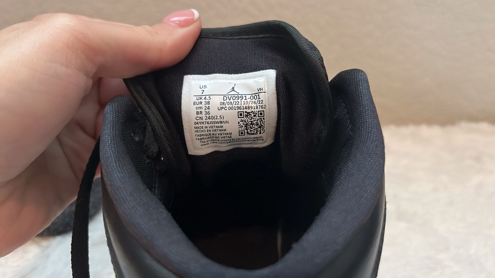 Jordan Brand JORDAN 1 MID BLACK WHITE Size US 7 / IT 37 - 7 Thumbnail