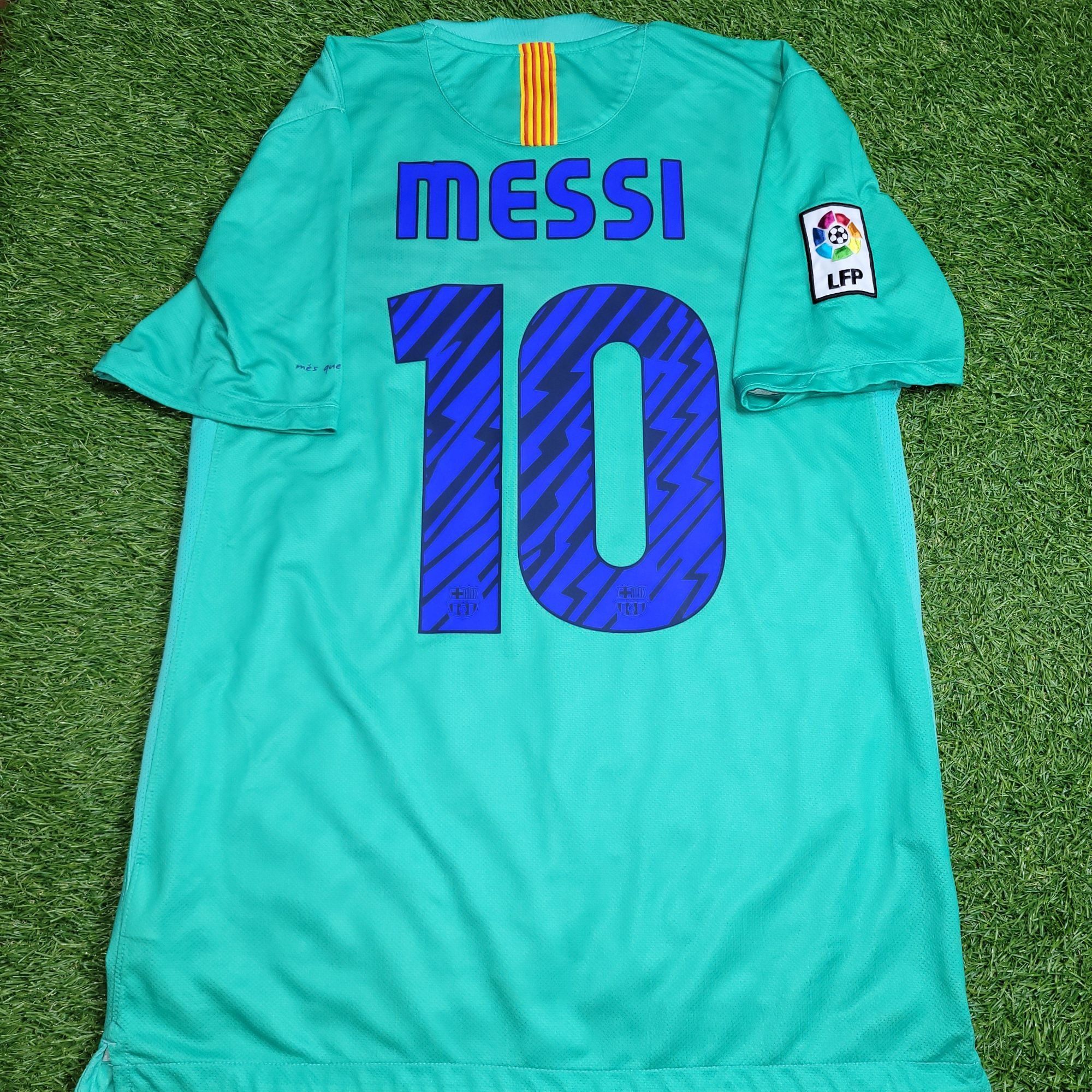 Nike Messi Barcelona 2010 2011 Away Soccer Jersey Shirt M Size US M / EU 48-50 / 2 - 1 Thumbnail