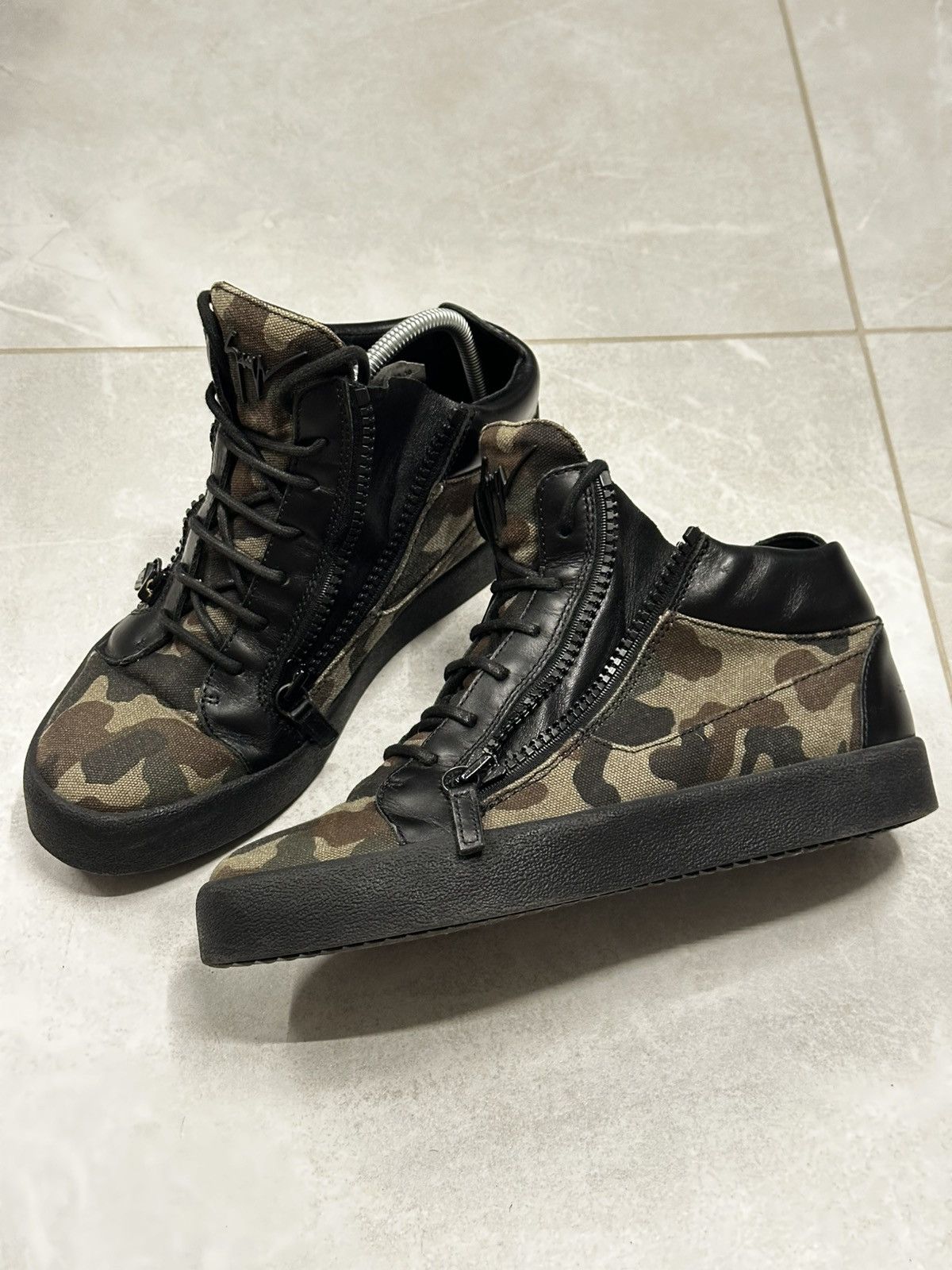 Giuseppe Zanotti Giuseppe Zanotti Kriss Camo + Black Zippers Sneaker 42 EU Size US 9 / EU 42 - 12 Thumbnail