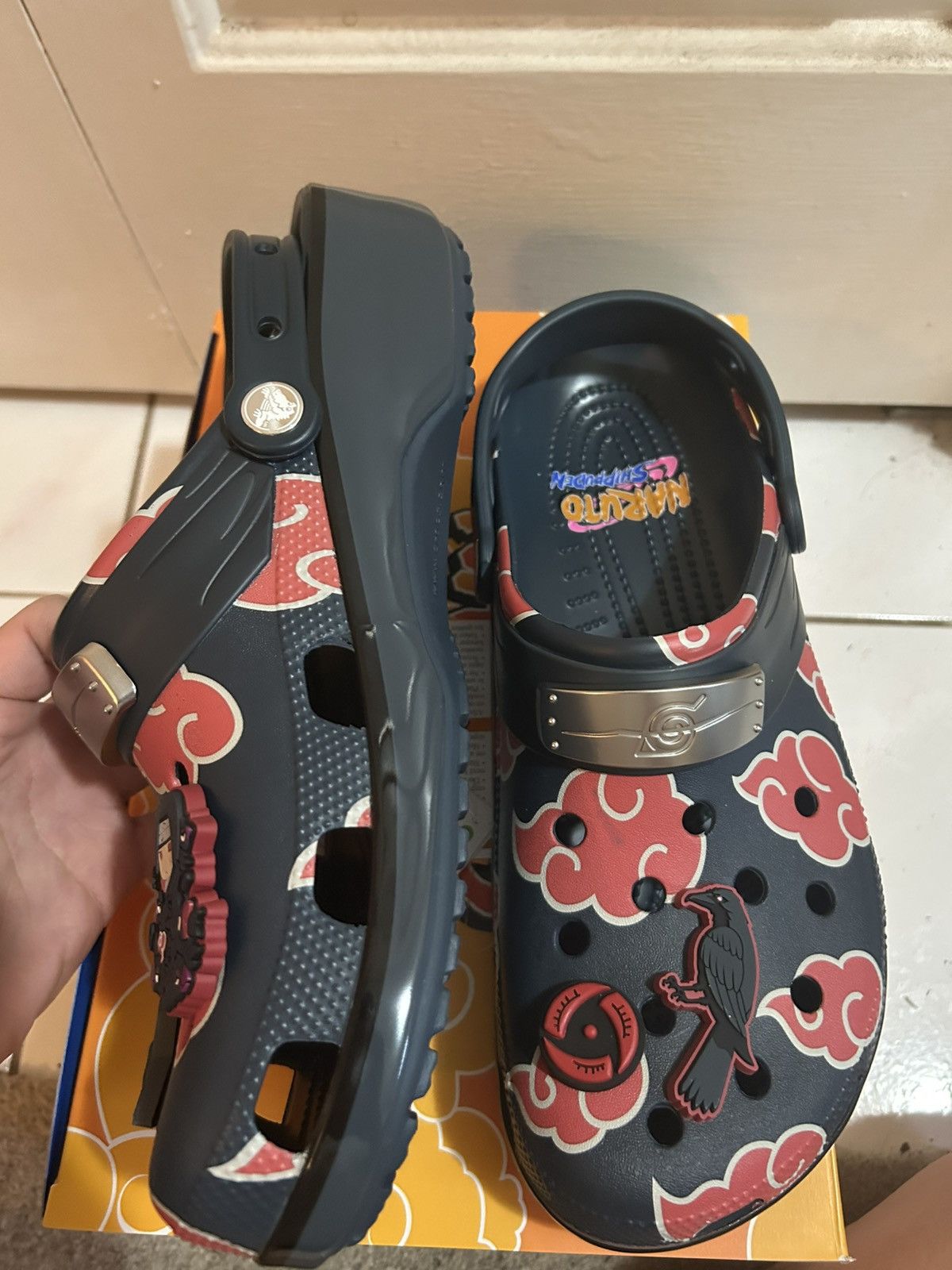Crocs Naruto x crocs itachi 13M Size US 13 / EU 46 - 4 Thumbnail