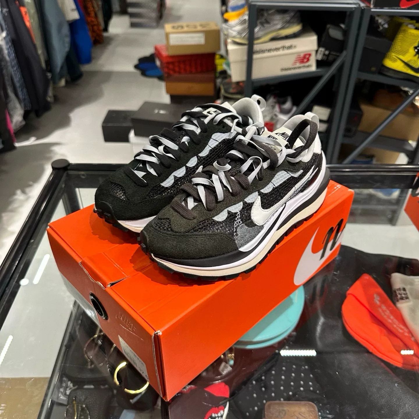 Nike Nike Black Lowtop Sneakers 5.5 Men Size US 5.5 / EU 38 - 1 Thumbnail