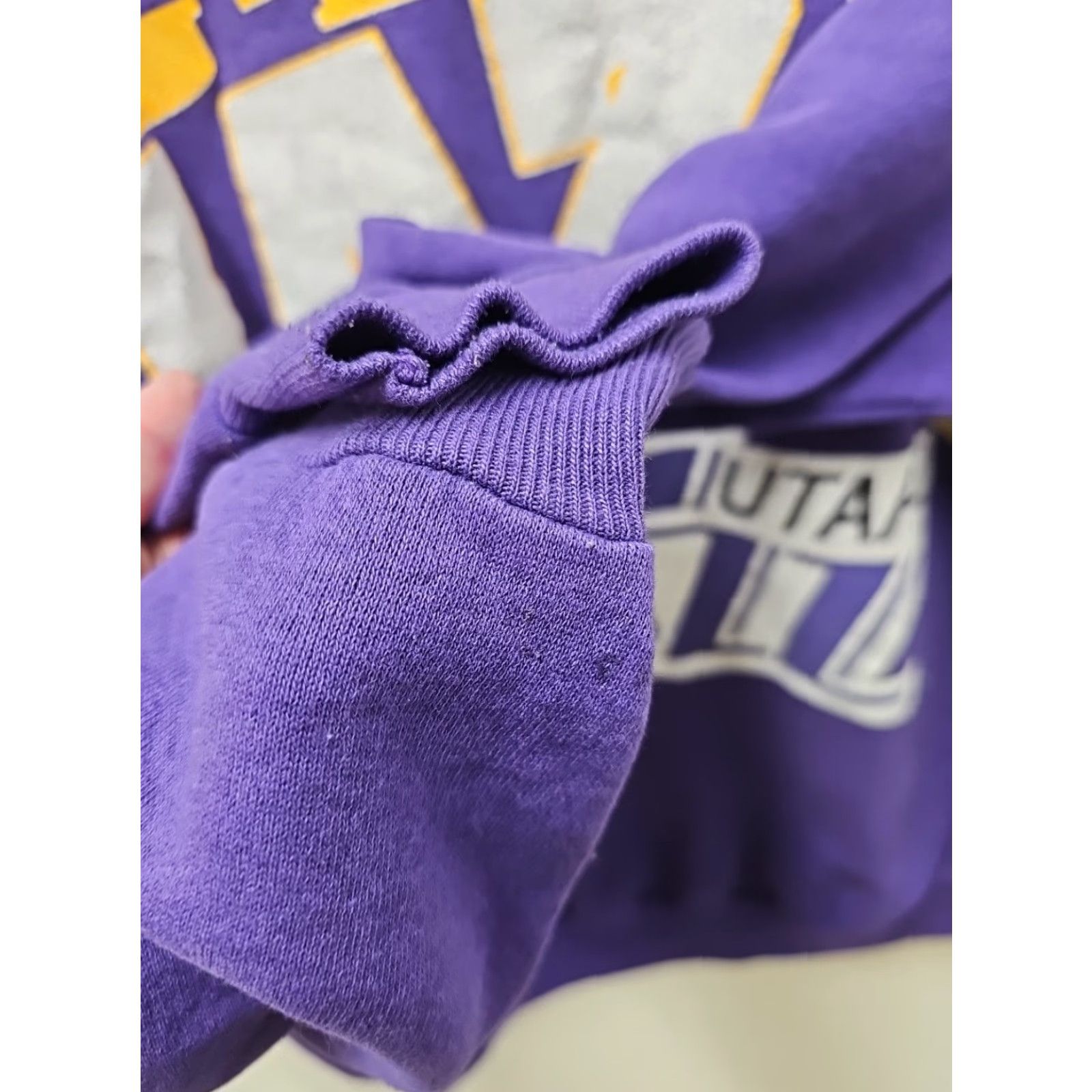 Vintage VINTAGE Utah Jazz Crewneck Sweatshirt Purple L Mens Basketball USA Jazzy Distressed Cracked Graphics Size US L / EU 52-54 / 3 - 6 Thumbnail