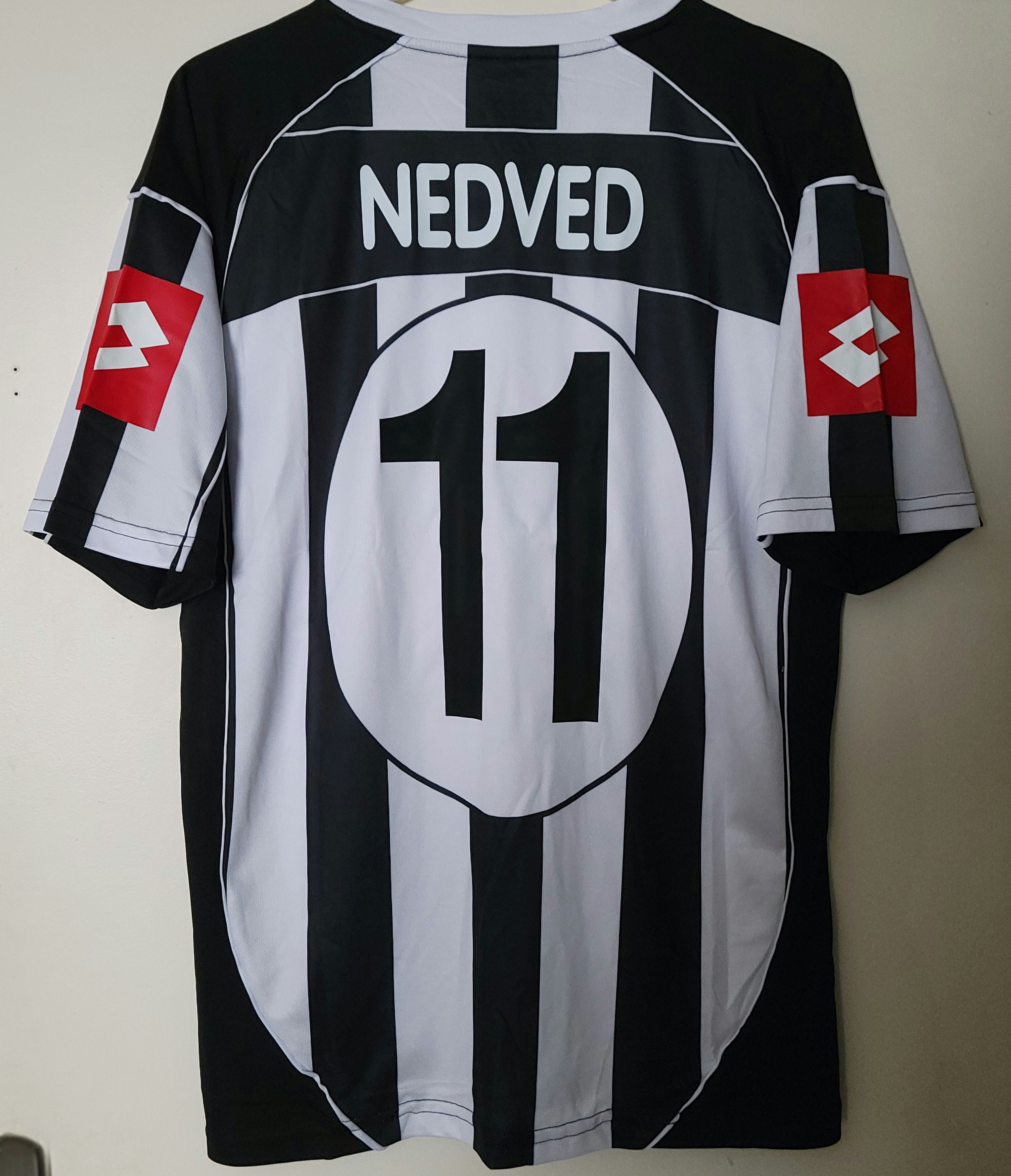 Other Juventus 2002-03 Nedved 11 Retro Vintage Football Jersey Size US L / EU 52-54 / 3 - 1 Thumbnail