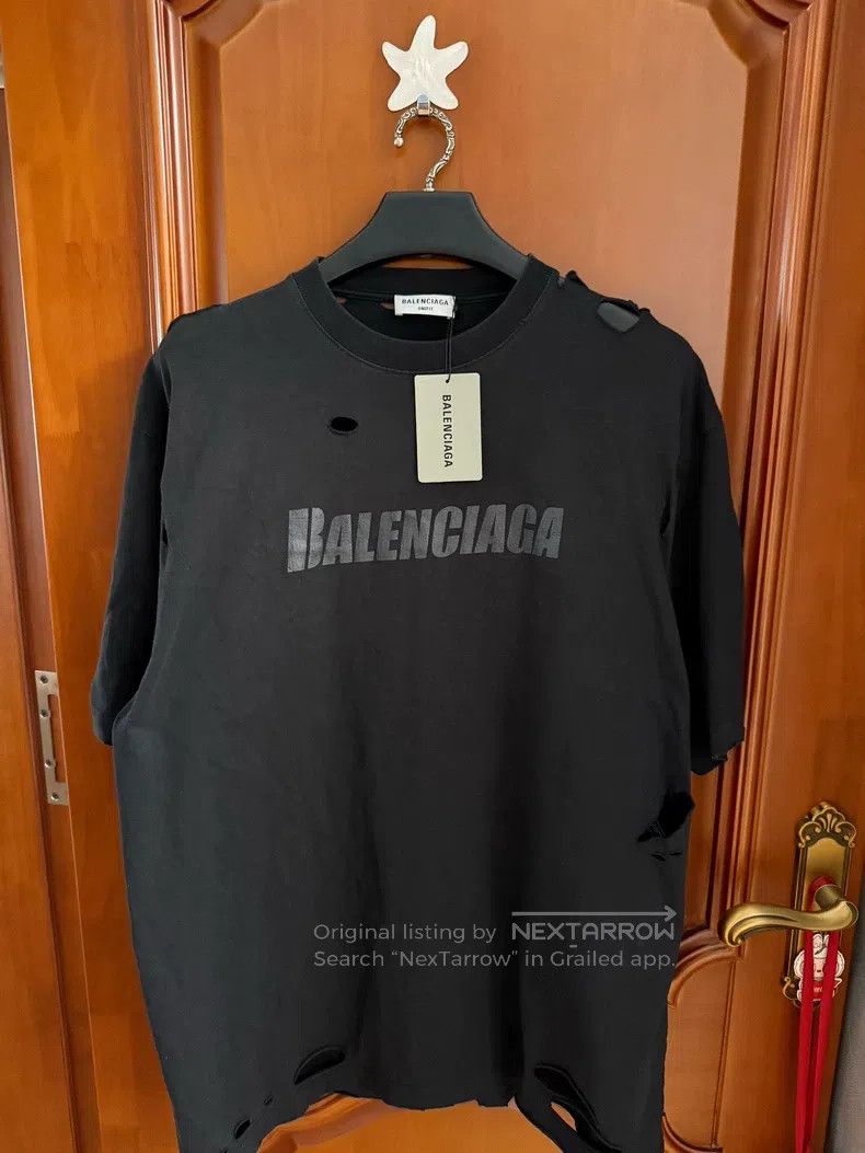 Balenciaga Balenciaga Large damaged logo short sleeve Size US S / EU 44-46 / 1 - 1 Thumbnail