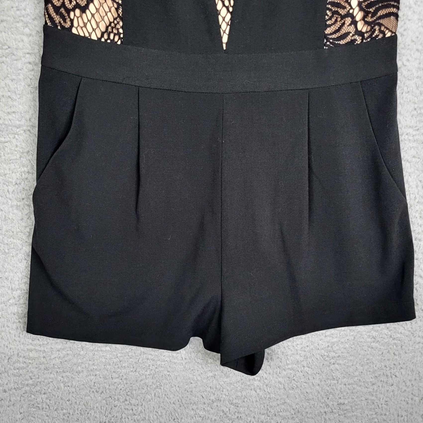 Bcbgmaxazria BCBGMAXAZRIA Jumpsuit One-Piece Black Women's Size 6 NEW V-Neck Short Sleeve Floral Romper Size 28" / US 6 / IT 42 - 4 Thumbnail