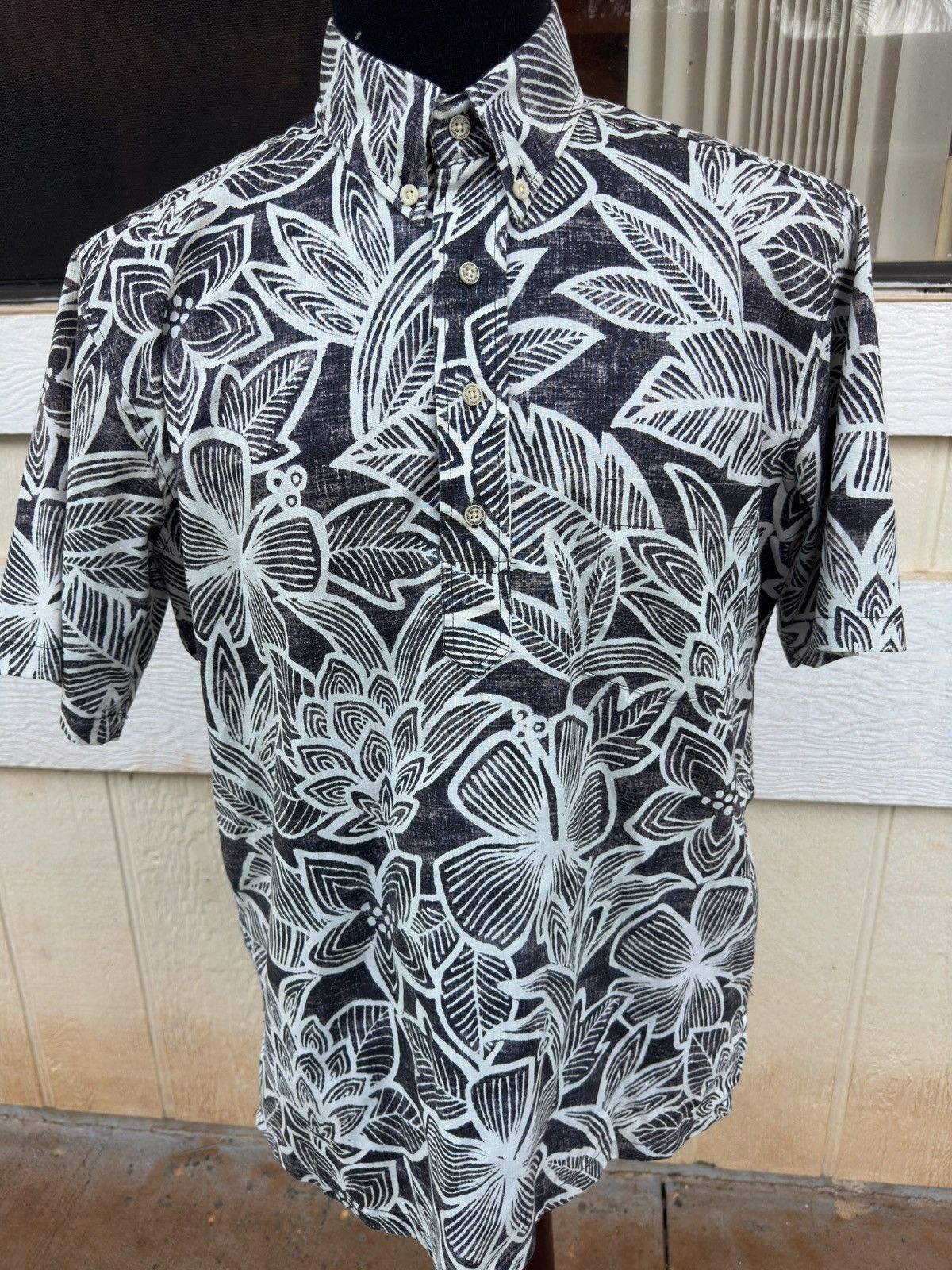 Reyn Spooner Classic Hawaiian Print Gray Men's Medium