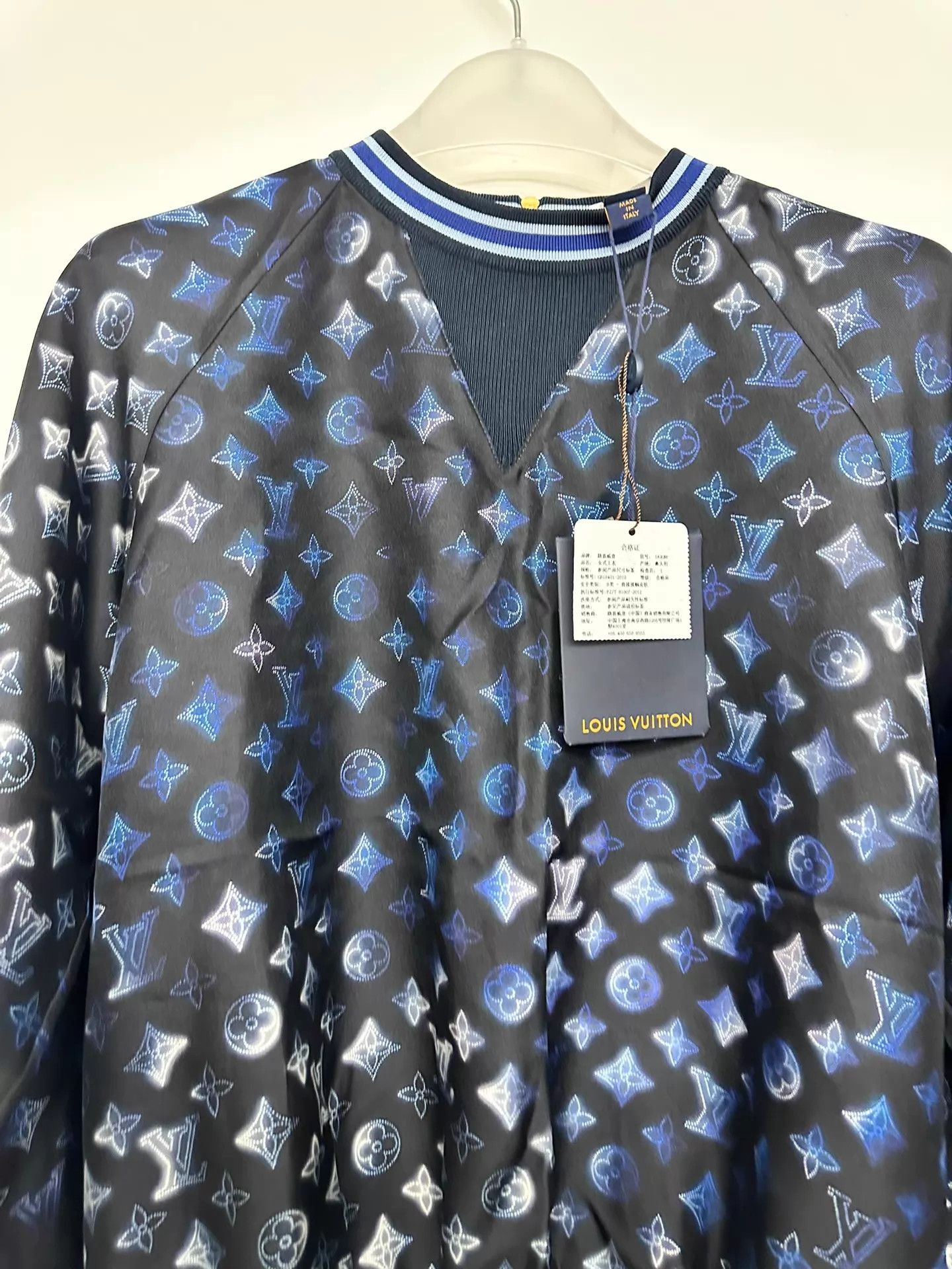 Louis Vuitton Louis Vuitton allover top women's XS new with tags Size XS / US 0-2 / IT 36-38 - 5 Thumbnail