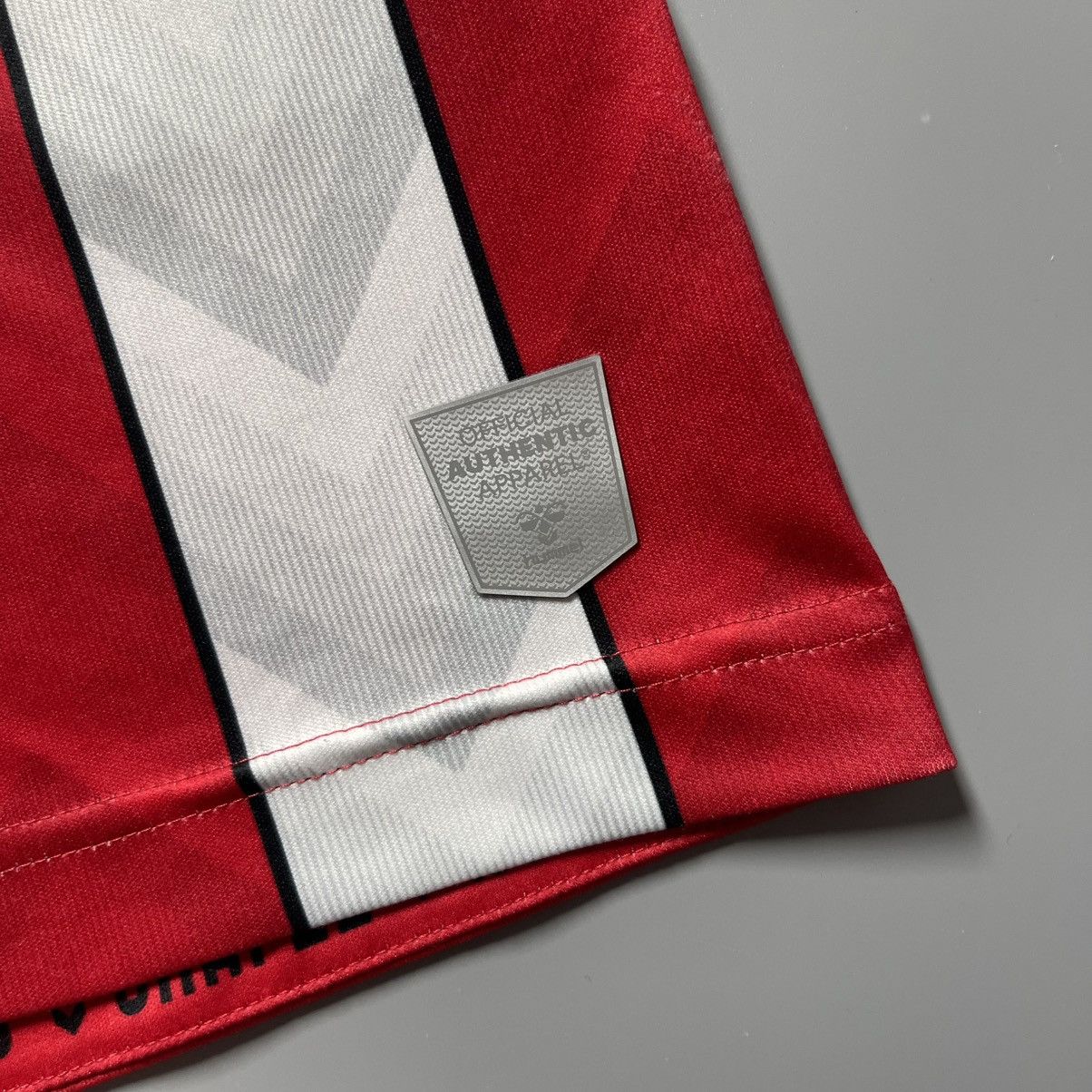 Hummel SOUTHAMPTON 2021/2022 FOOTBALL HOME JERSEY #8 WARD-PROWSE Size US S / EU 44-46 / 1 - 6 Thumbnail