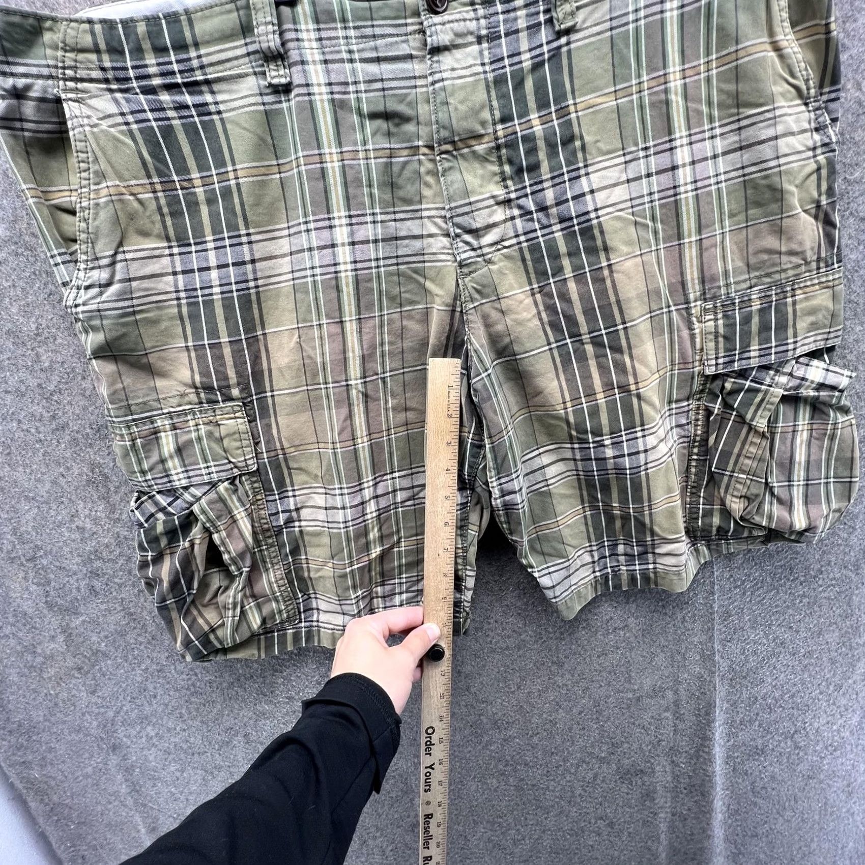 Eddie Bauer Eddie Bauer Cargo Shorts Mens 42 Green Plaid Cotton 11 Inseam Casual Pockets Size US 42 / EU 58 - 4 Thumbnail