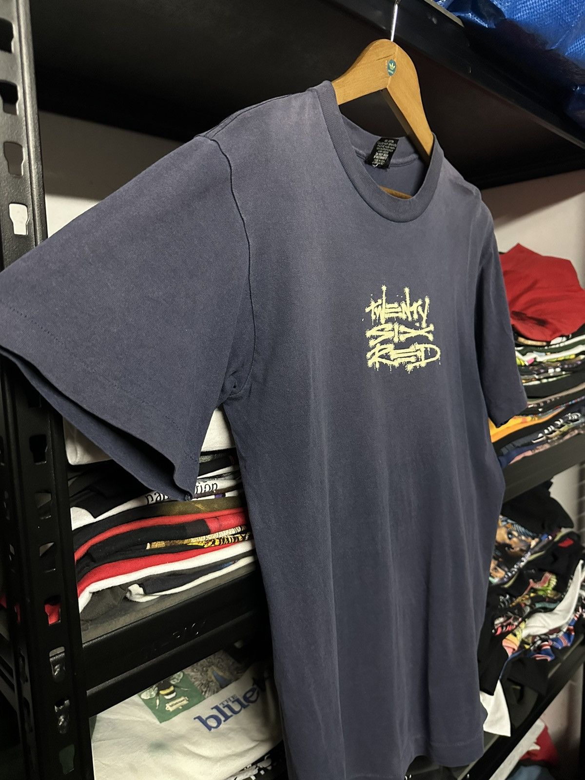 Girl Skateboards × Vintage Vintage 90s Twenty Six Red Skateboard Sun Faded Tee Size US L / EU 52-54 / 3 - 7 Thumbnail