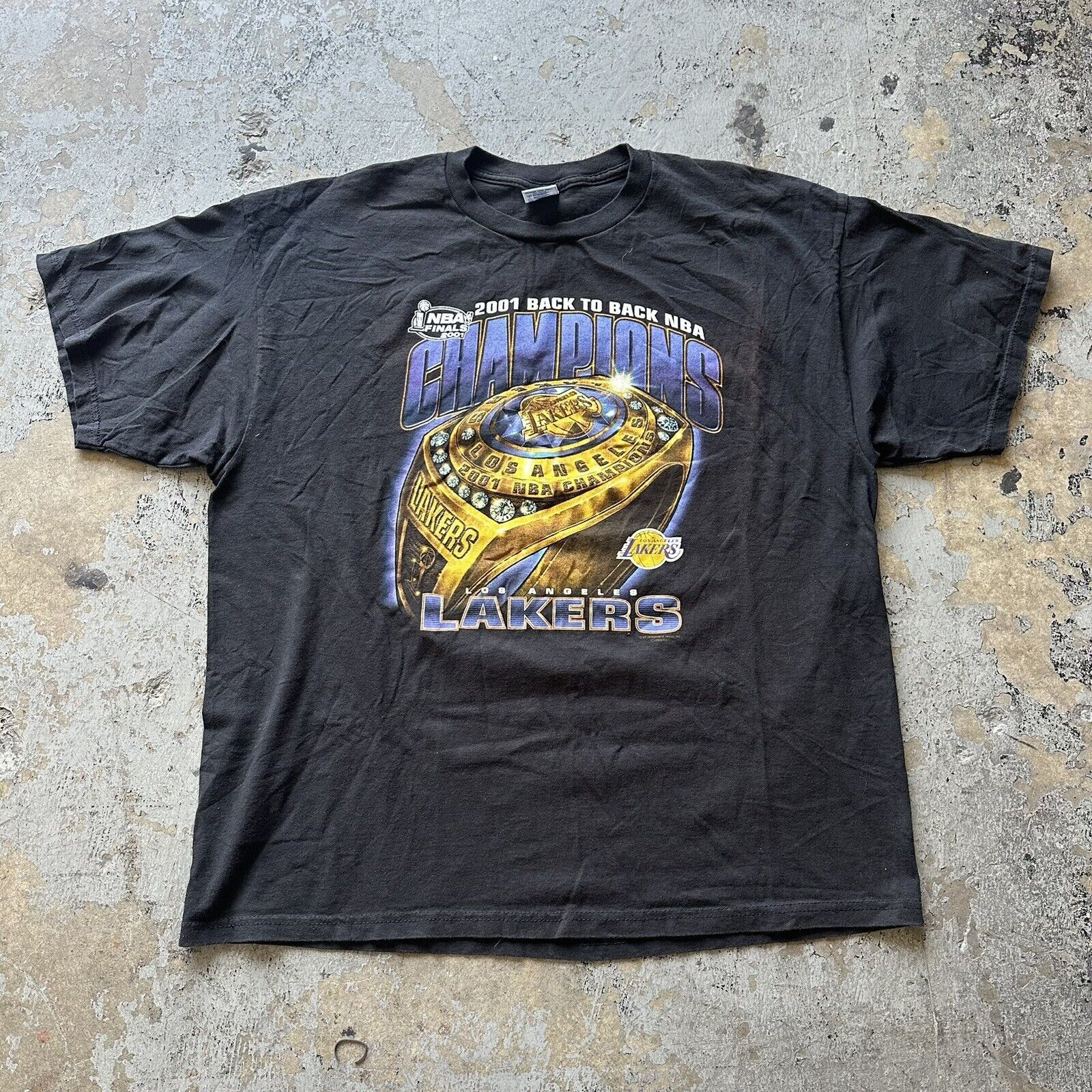 NBA × Vintage Vintage 2001 Los Angeles Lakers Champions Ring T-Shirt Size US XXL / EU 58 / 5 - 2 Thumbnail