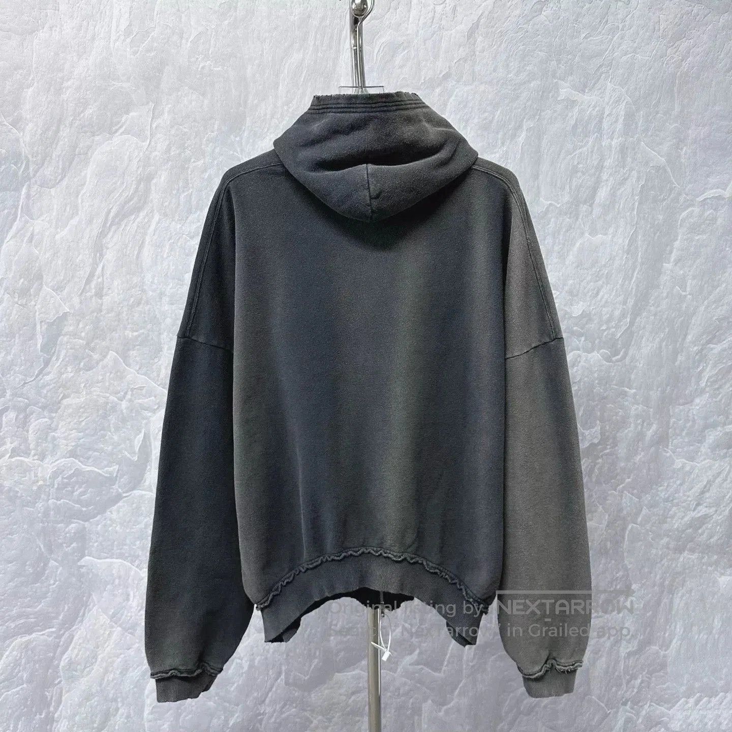 Balenciaga vintage logo hoodie from balenciaga. Size XXS / US 00 / IT 34 - 4 Thumbnail