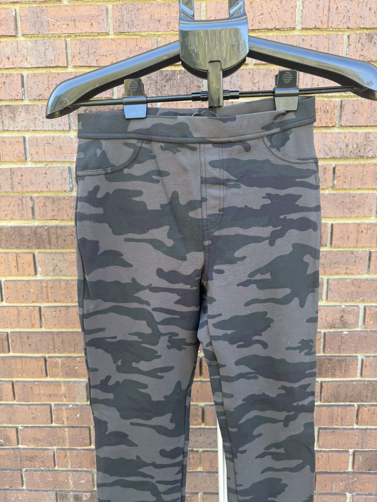 Sanctuary Sanctuary Anthropologie Green Camo Leggings Skinny Pants Size 27" / US 4 / IT 40 - 2 Thumbnail