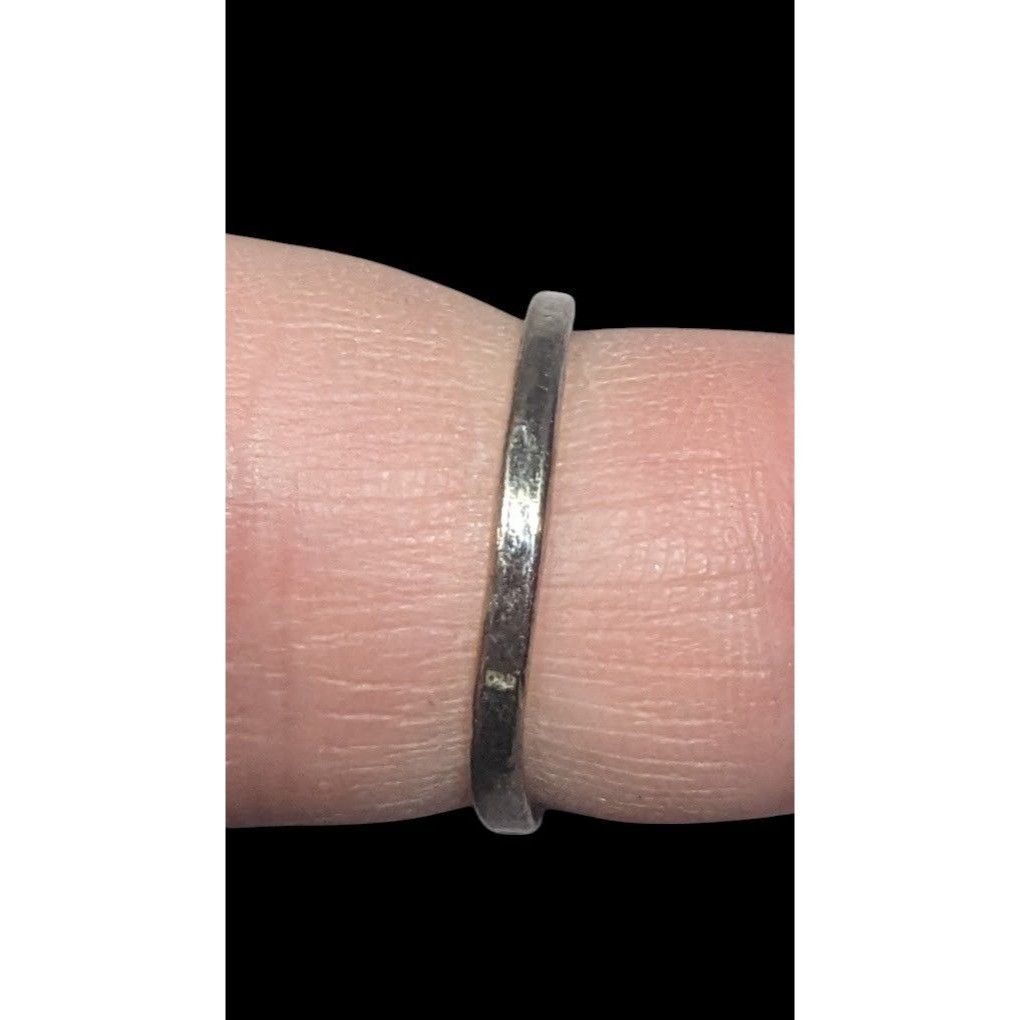 Other Minimalist Blue Gemmed Silver Tone Ring Size 5 Size ONE SIZE - 8 Thumbnail