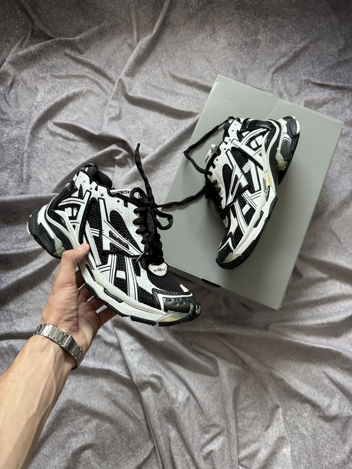 Balenciaga Balenciaga Runner White / Black Sneakers Shoes Size US 7 / EU 40 - 1 Thumbnail