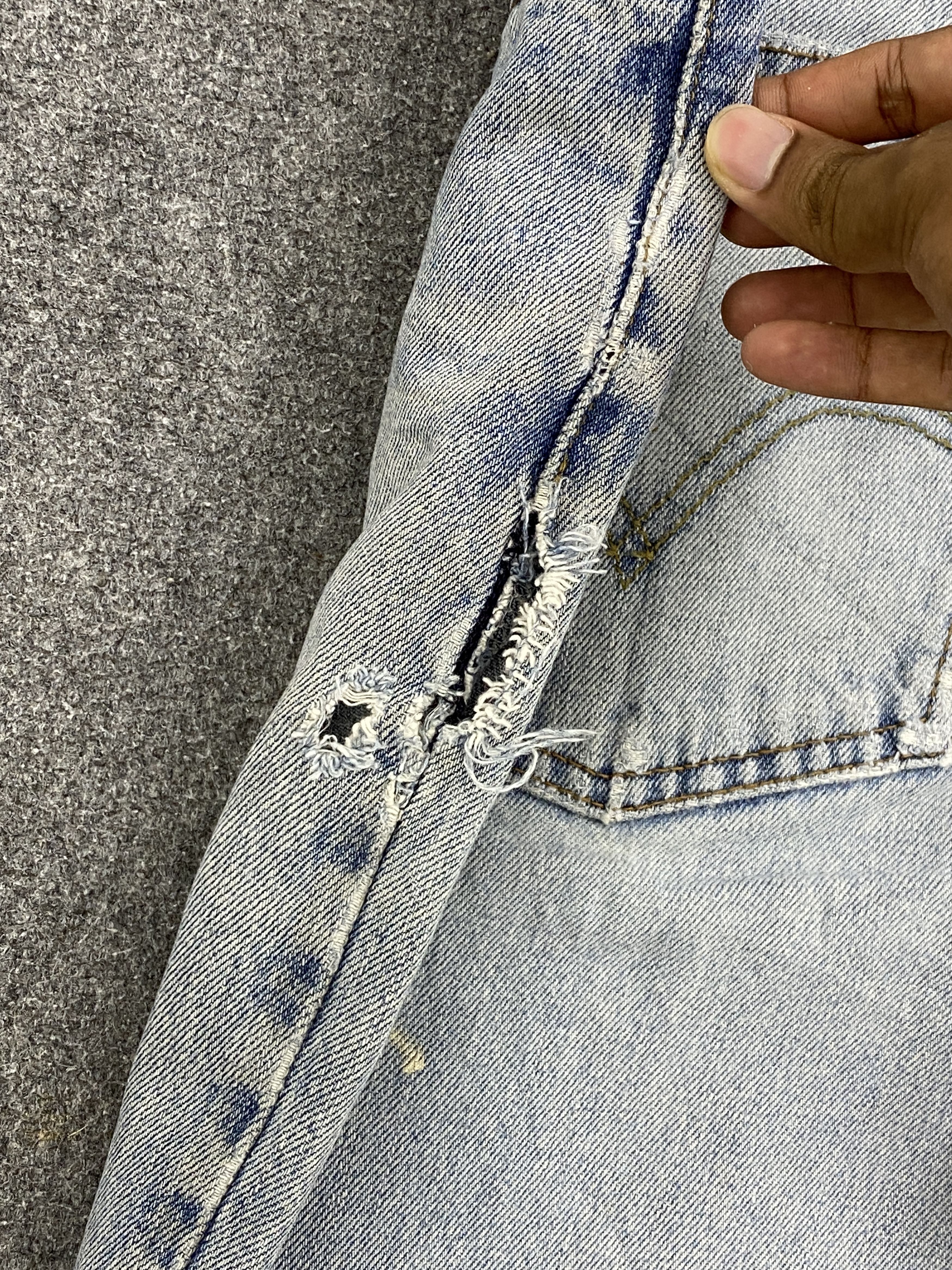 Levi's × Vintage Light Wash Vintage Levi's 550 Jeans DP2652 Size US 36 / EU 52 - 16 Thumbnail