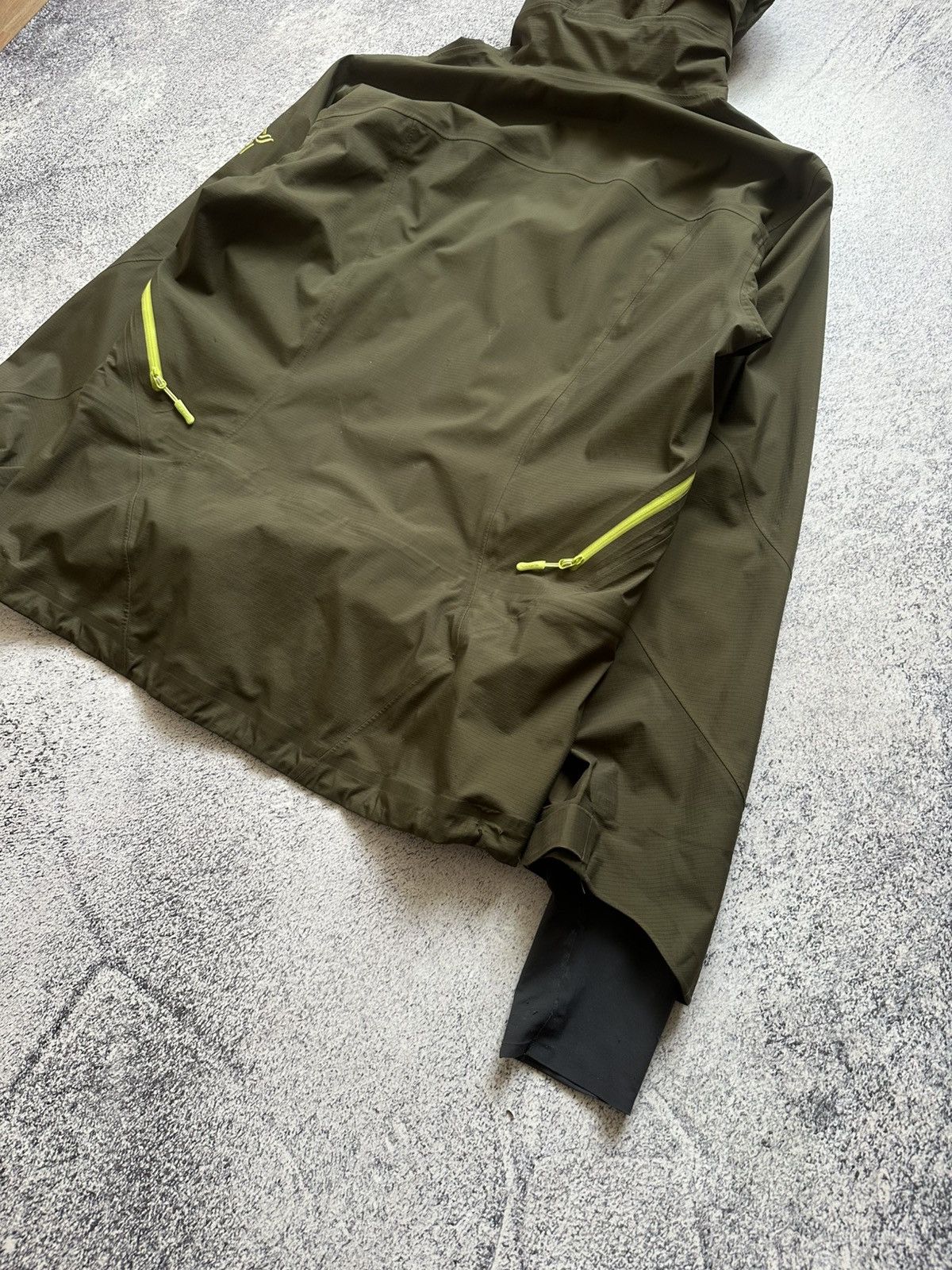 Norrona Norrona Narvik Gore Tex Jacket Khaki Military Arc’teryx Leaf Size US L / EU 52-54 / 3 - 17 Thumbnail