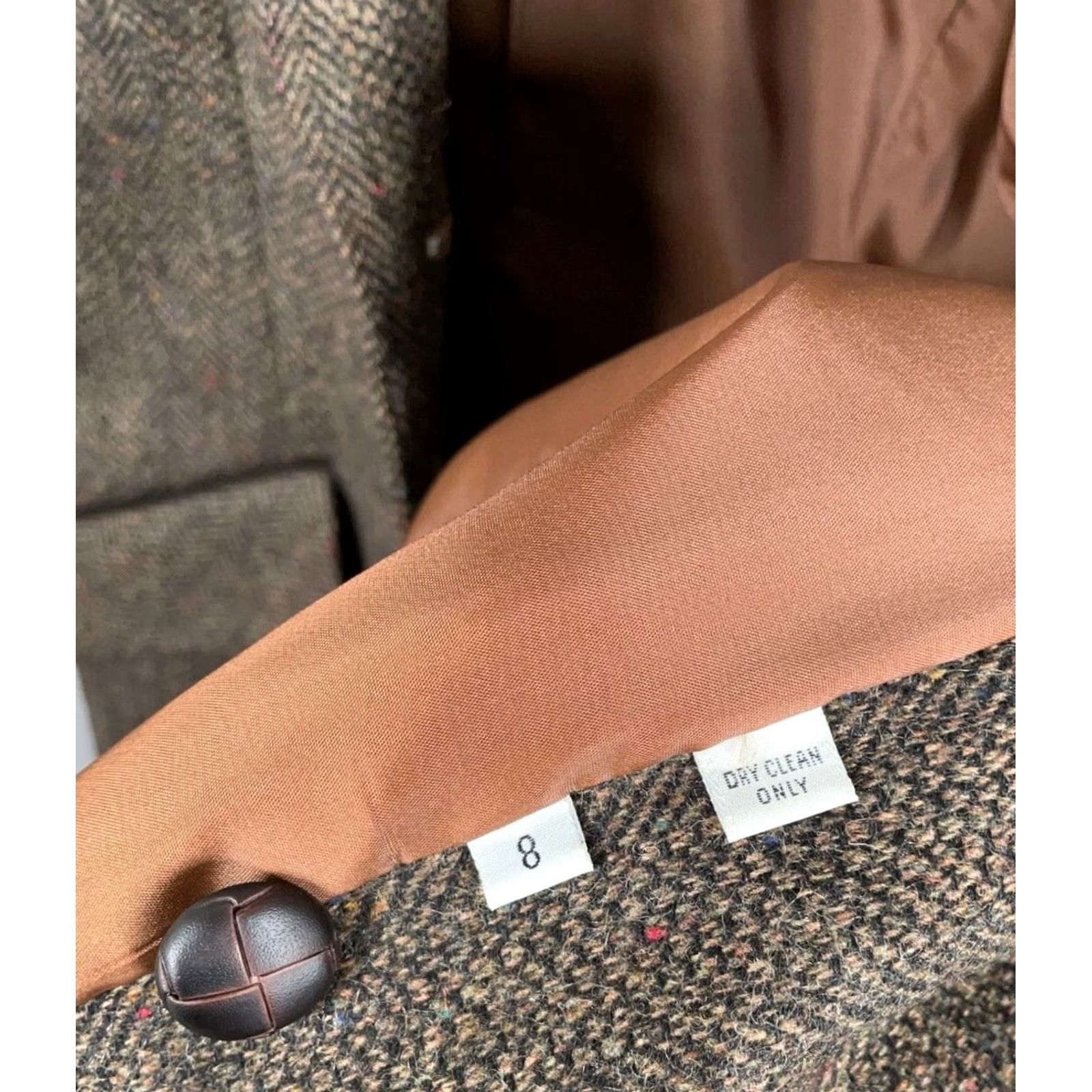 Vintage VINTAGE International Scene Blazer Women's 8 Brown Herringbone Wool Tweed 4 Button VTG Size M / US 6-8 / IT 42-44 - 5 Thumbnail