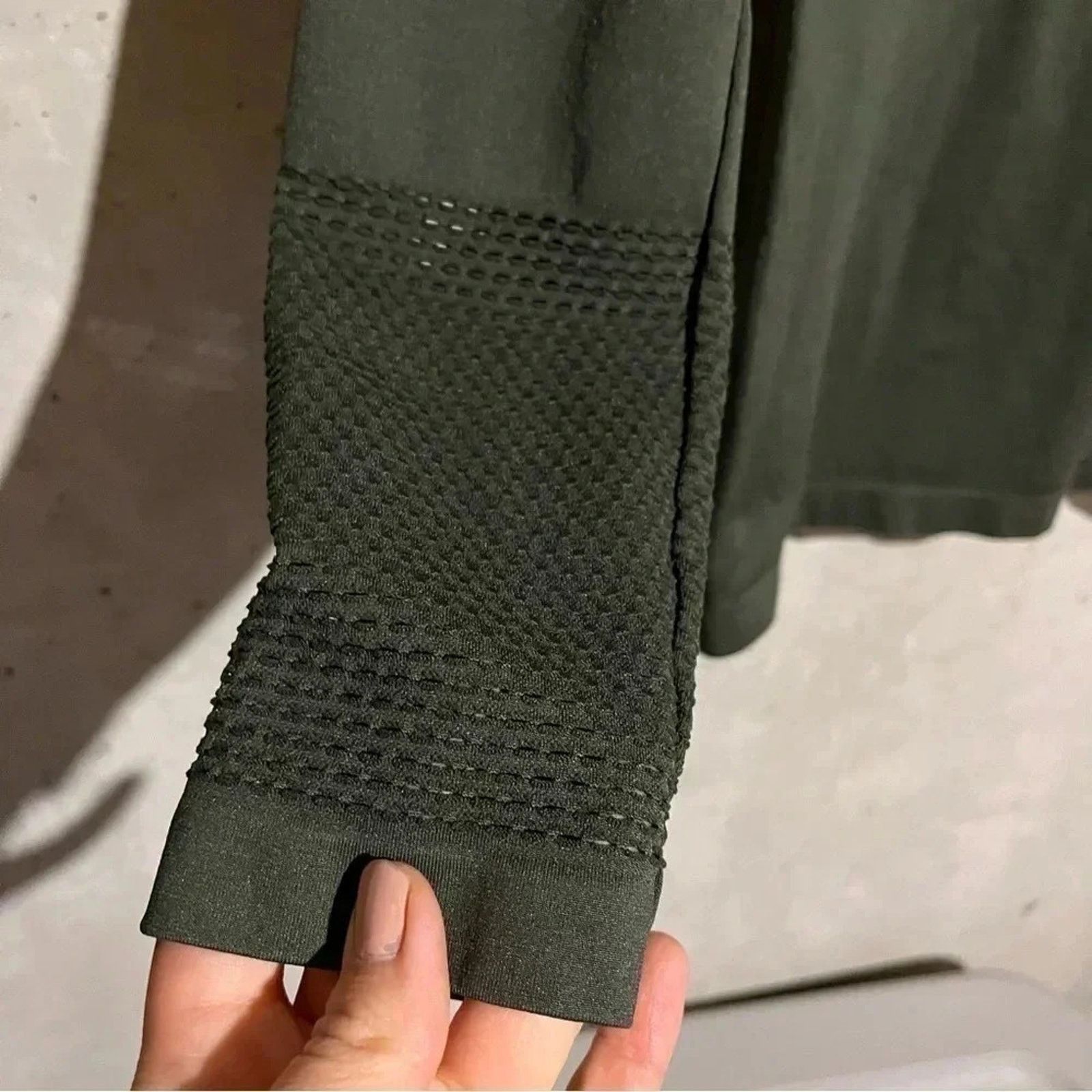 Fabletics Fabletics Musetta long sleeve top compression Sz Medium Size M / US 6-8 / IT 42-44 - 2 Thumbnail
