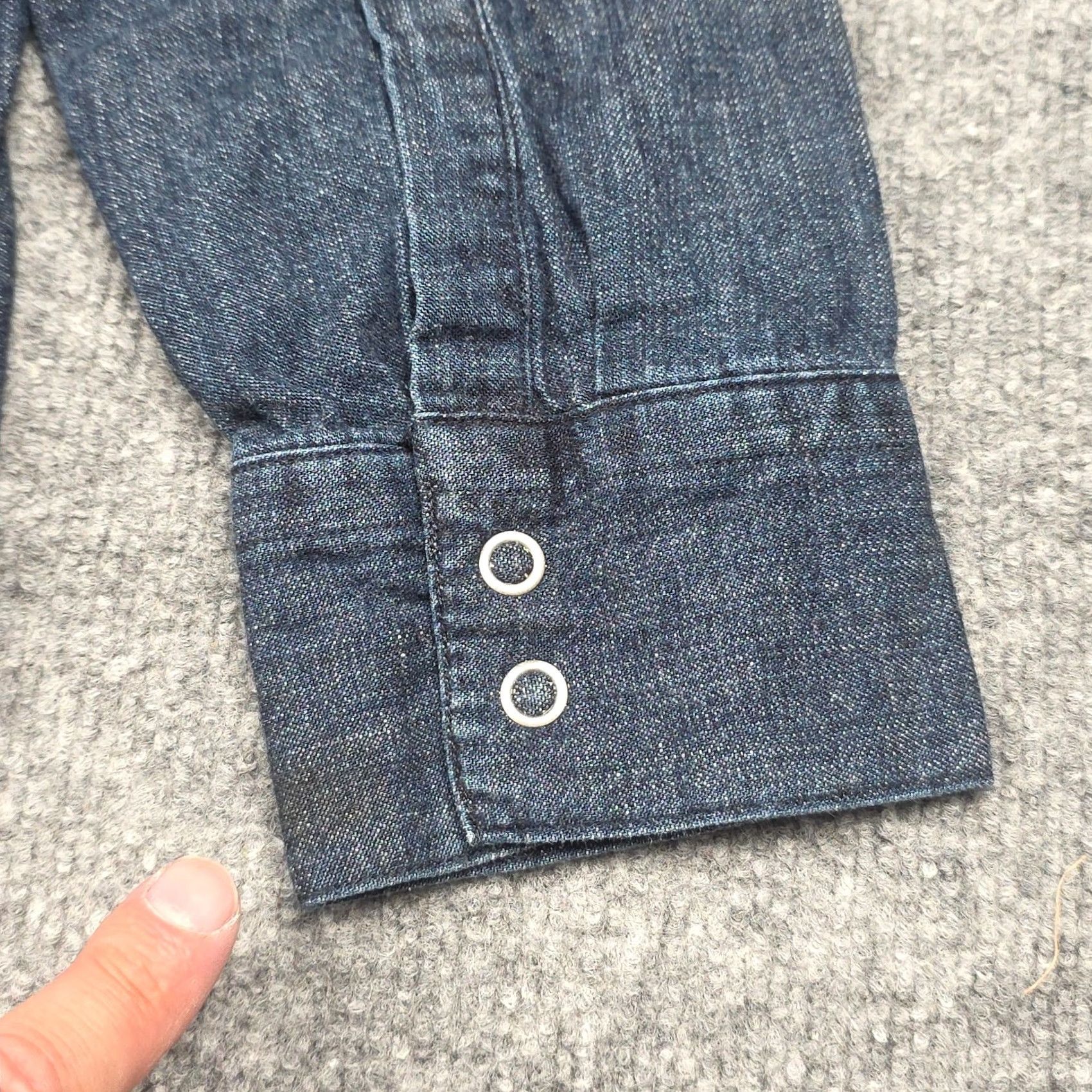 Levi's VINTAGE Levis Western Shirt Mens XL Slim Blue Pearl Snap Denim Cowboy Rancher Size US XL / EU 56 / 4 - 4 Thumbnail