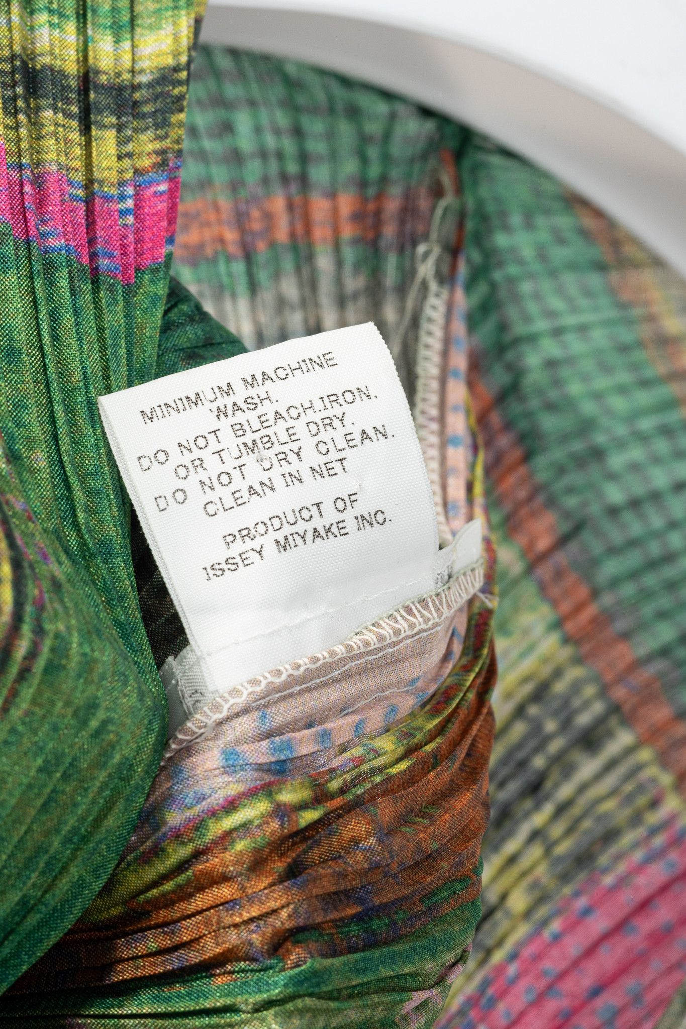 Pleats Please Issey Miyake Pleats Please Issey Miyake Green & Pink Abstract-Print Shawl Size ONE SIZE - 10 Thumbnail