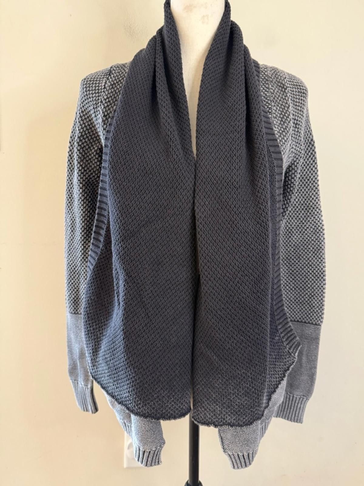 Other Ripcurl chunky knit gray distressed cardigan sweater SZ XS Size XS / US 0-2 / IT 36-38 - 1 Thumbnail
