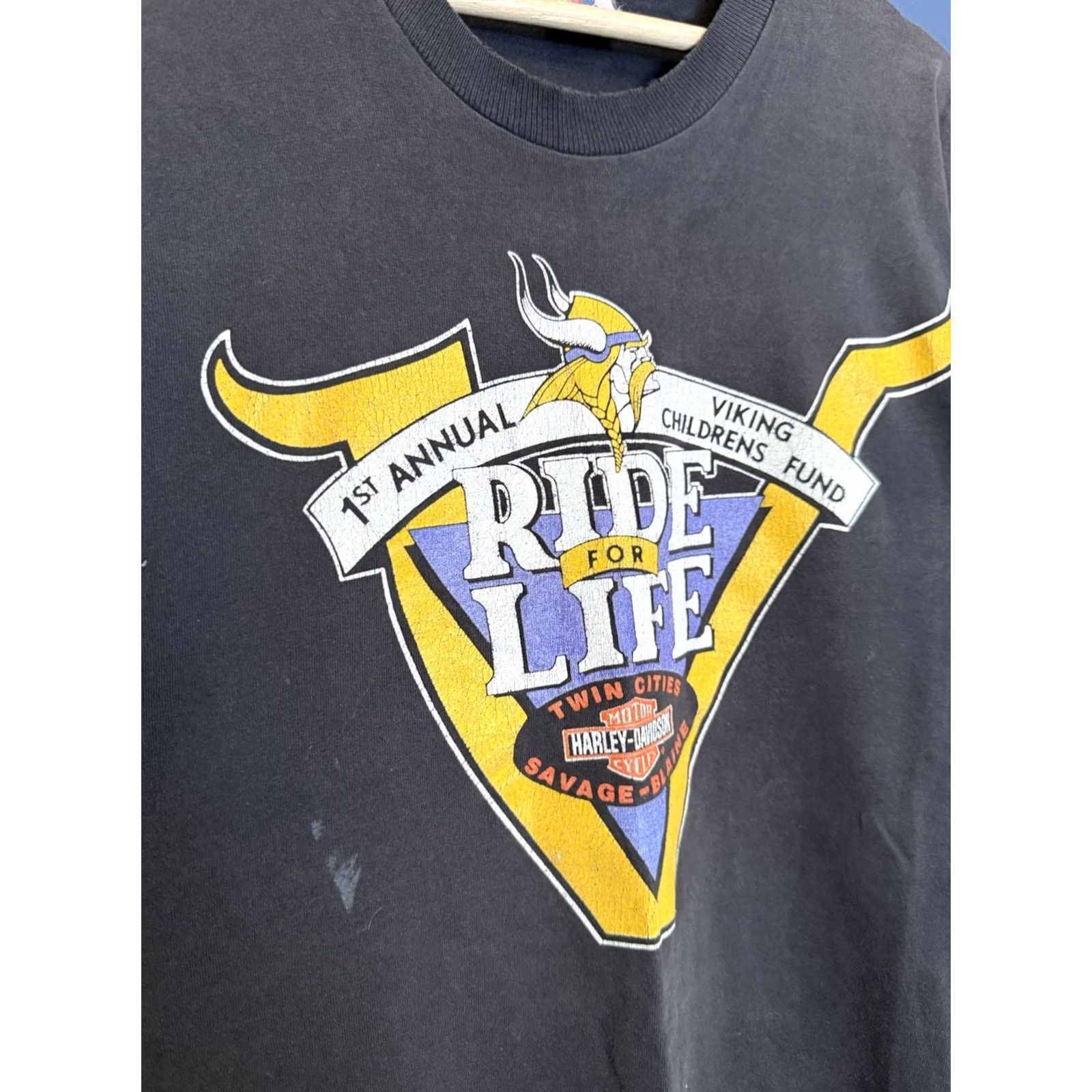 Harley Davidson VINTAGE Harley-Davidson Black T-Shirt 2XL 90s Minnesota Vikings Harley-Davidson Motorcycles Shirt Mens Men Size US XXL / EU 58 / 5 - 4 Thumbnail