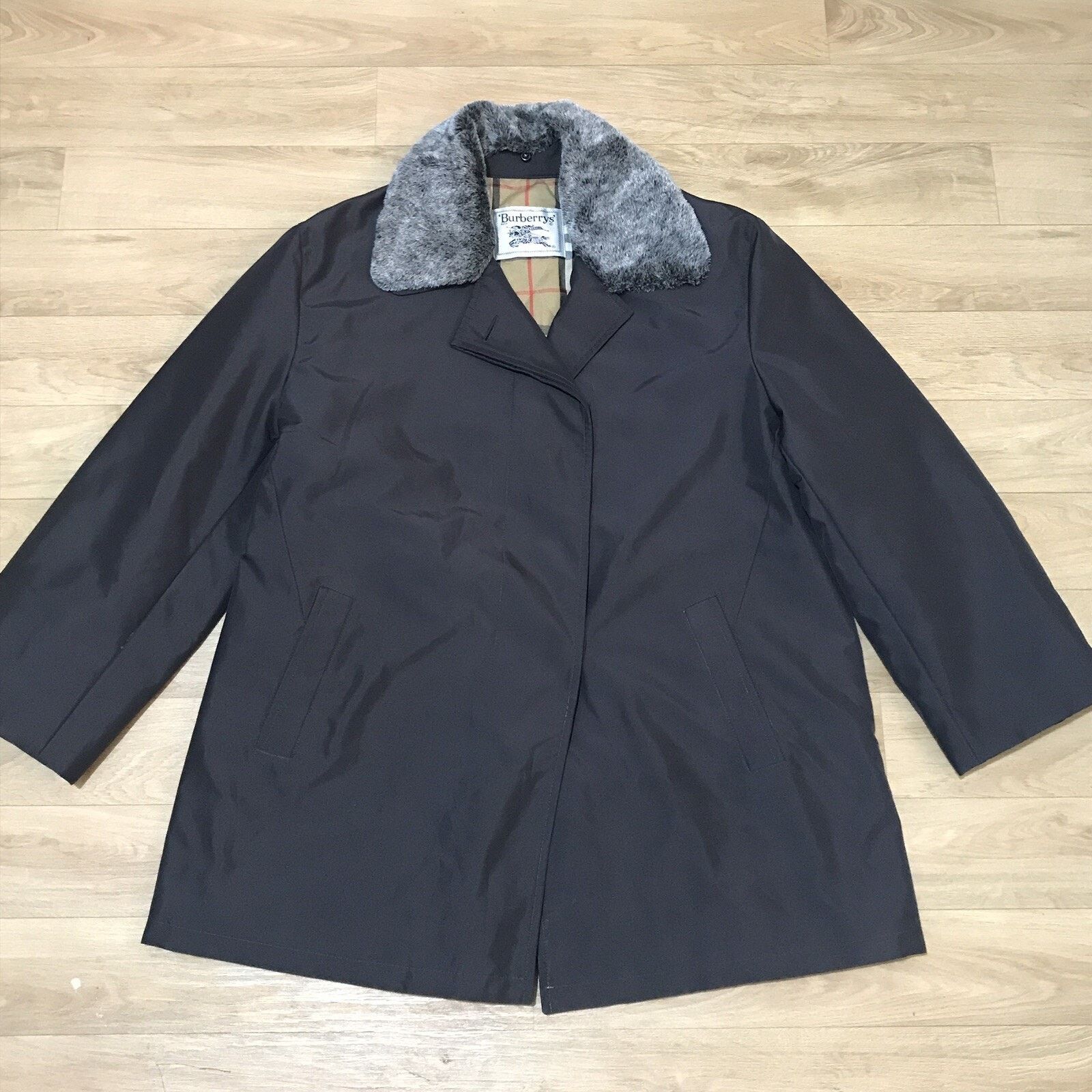 Burberry VINTAGE Burberry women jacket coat Nova Check FAUX FUR GRAY Size XL / US 12-14 / IT 48-50 - 2 Thumbnail