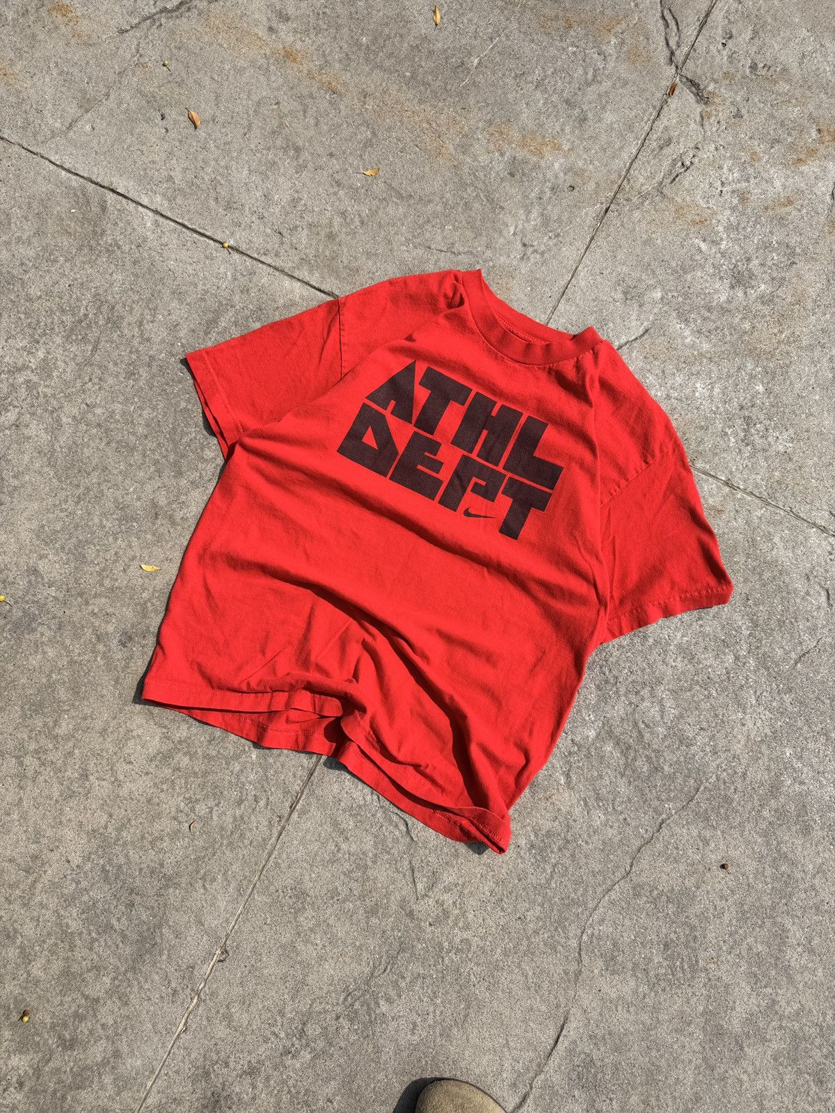Nike Vintage Nike “ATHL DEPT” Graphic T Size US L / EU 52-54 / 3 - 1 Thumbnail