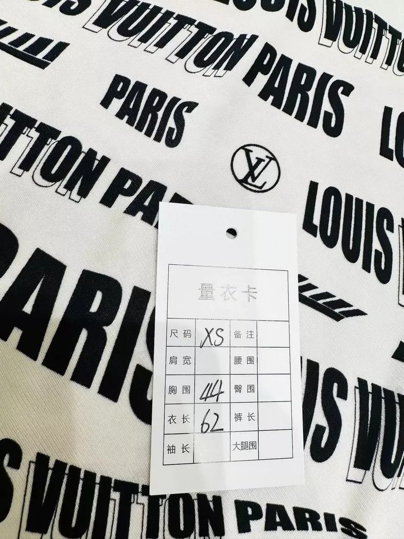 Louis Vuitton Louis Vuitton Full Letter long sleeves Size US XS / EU 42 / 0 - 6 Thumbnail