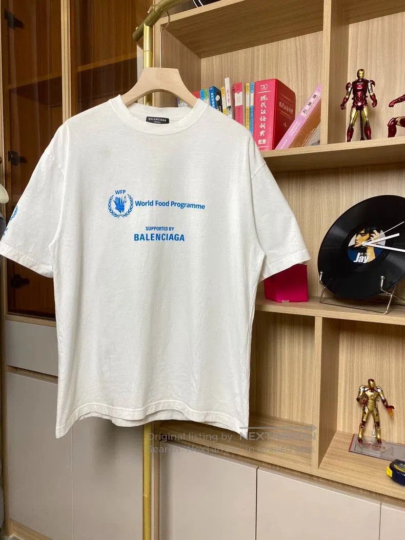 Balenciaga Balenciaga WFP Collaboration T. Size US S / EU 44-46 / 1 - 1 Thumbnail