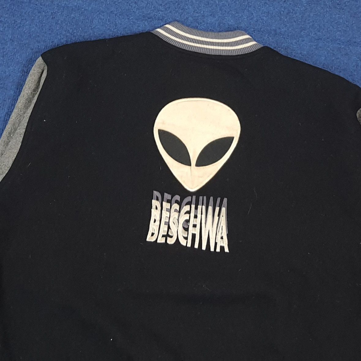 Vintage Vintage 90s Beschwa Alien Varsity Rare Bomber C290N31 Size US L / EU 52-54 / 3 - 2 Thumbnail