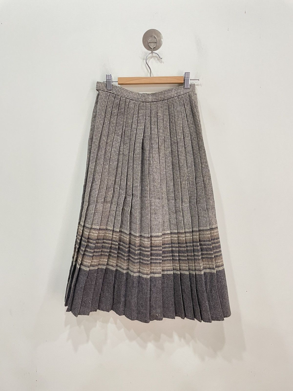 Comme des Garcons 1980’s Comme des Garcons Pleated Skirt Size 28" / US 6 / IT 42 - 2 Thumbnail