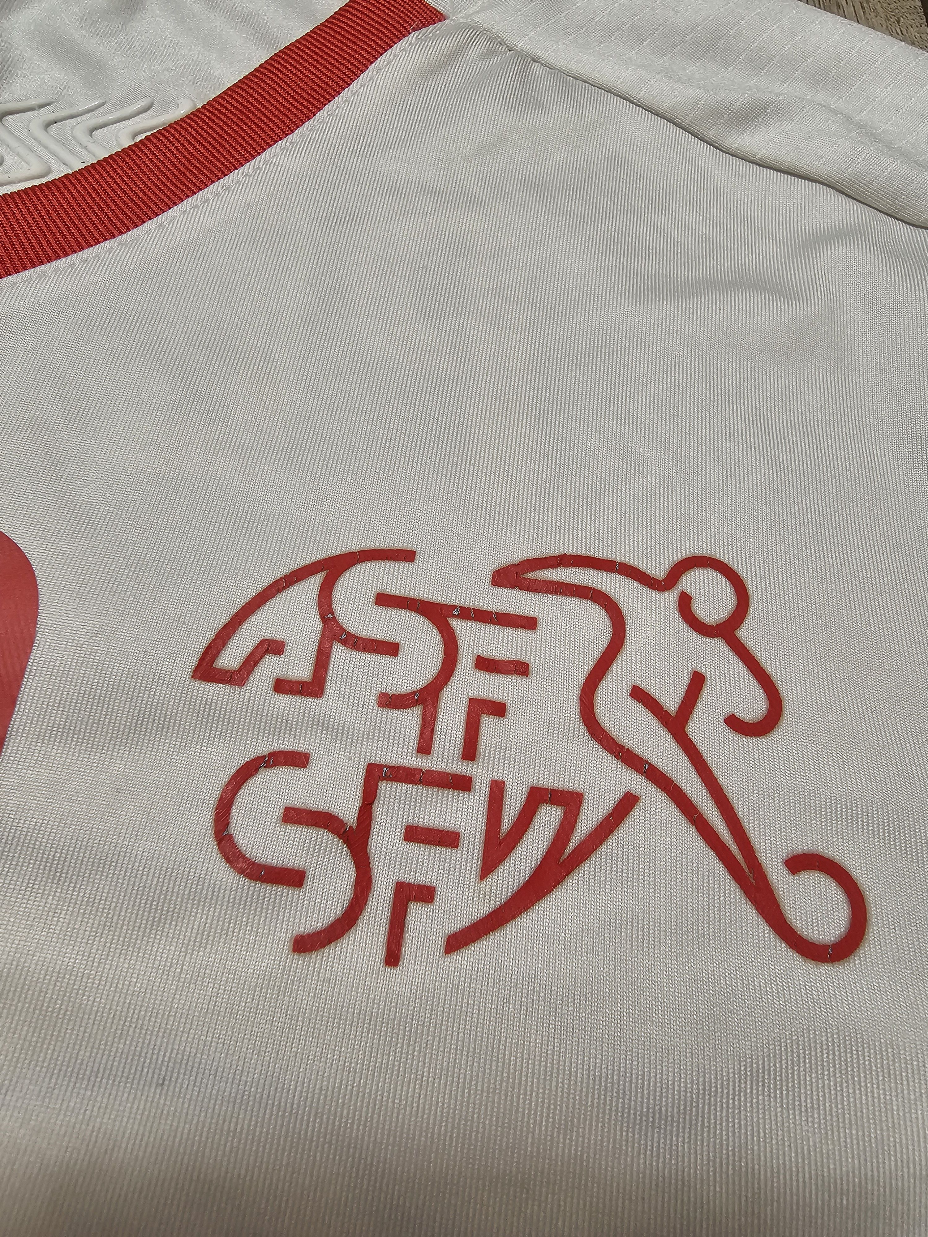 Puma SWITZERLAND 2016 2018 PLAYER VERSION FOOTBALL SOCCER JERSEY Size US S / EU 44-46 / 1 - 4 Thumbnail